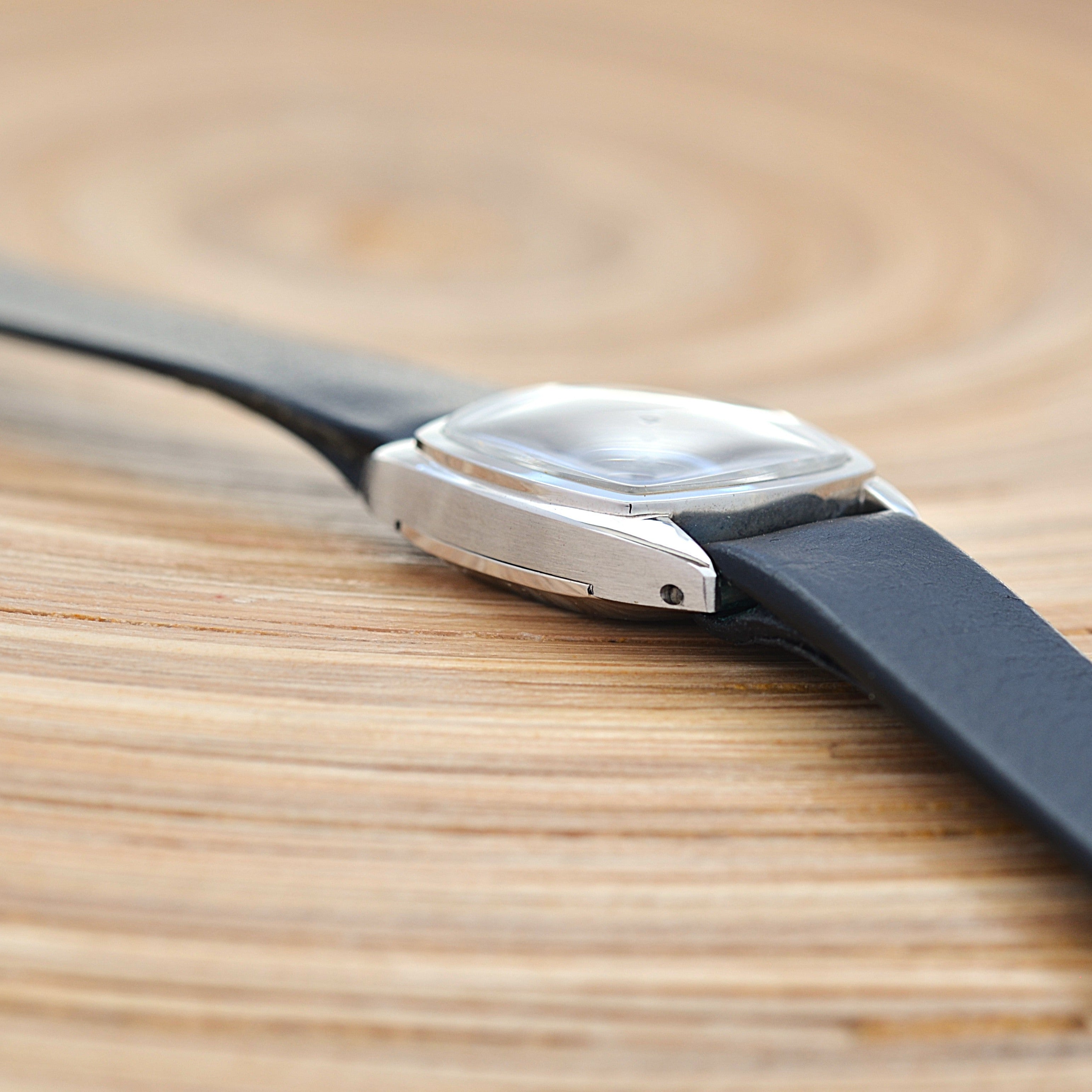 [Omega] 歐米茄碟飛系列不鏽鋼方形銀色腕錶，全新庫存，配件齊全