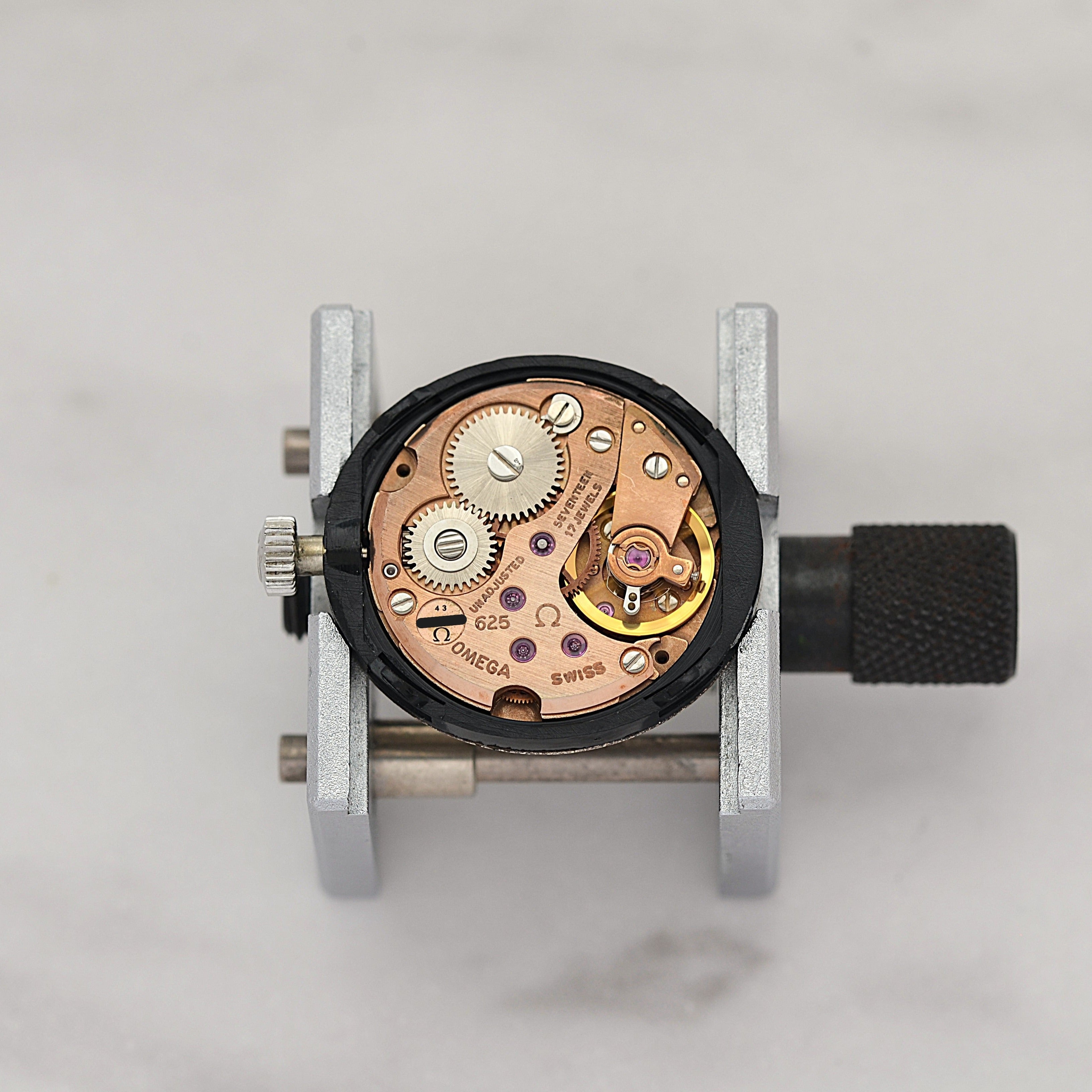 [Omega] 歐米茄碟飛系列不鏽鋼橢圓形銀色腕錶，全新庫存，所有配件齊全