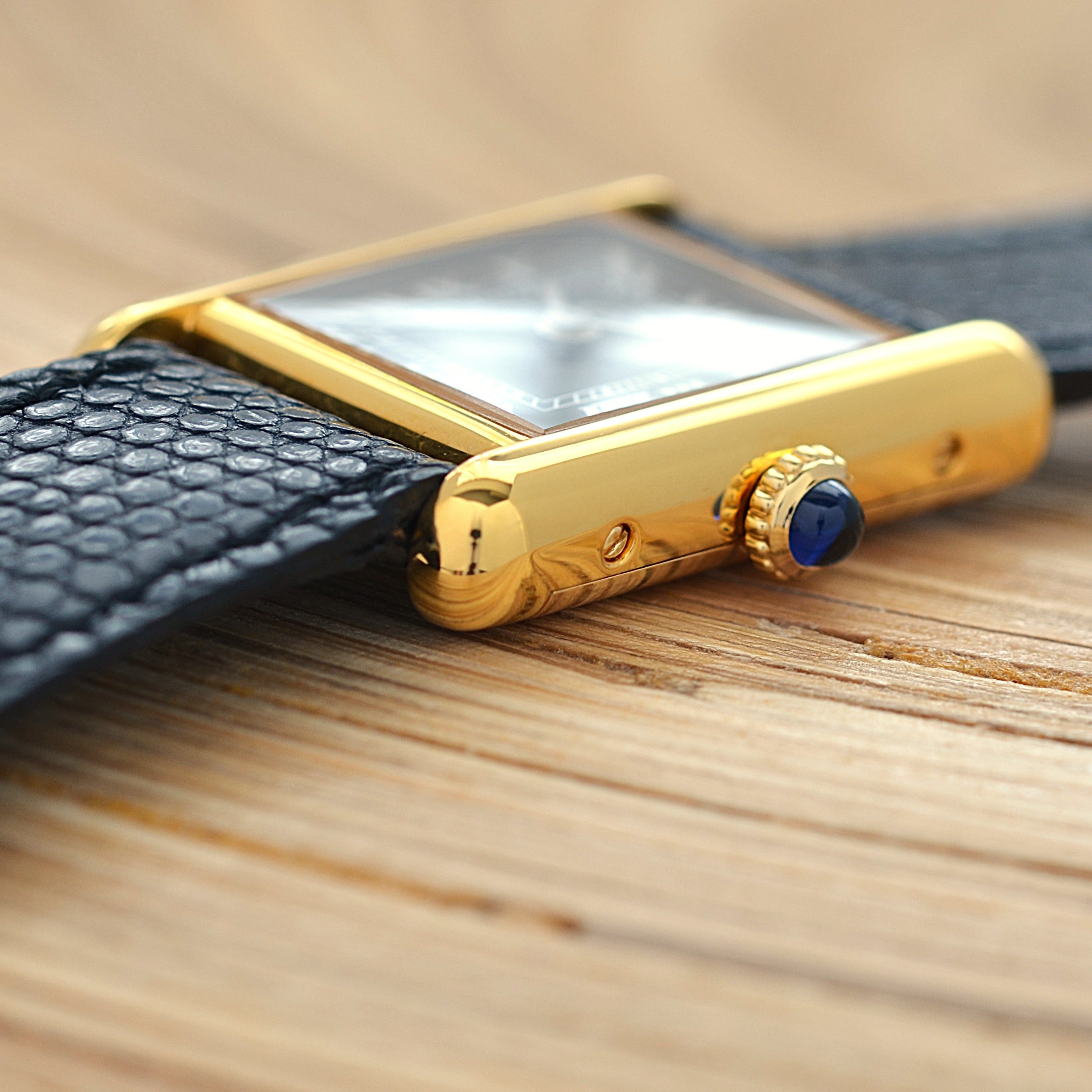 【Cartier】Cartier Must Tank SM Black Roman Manual Wind with Perpetual Warranty, Cartier Complete Service Completed