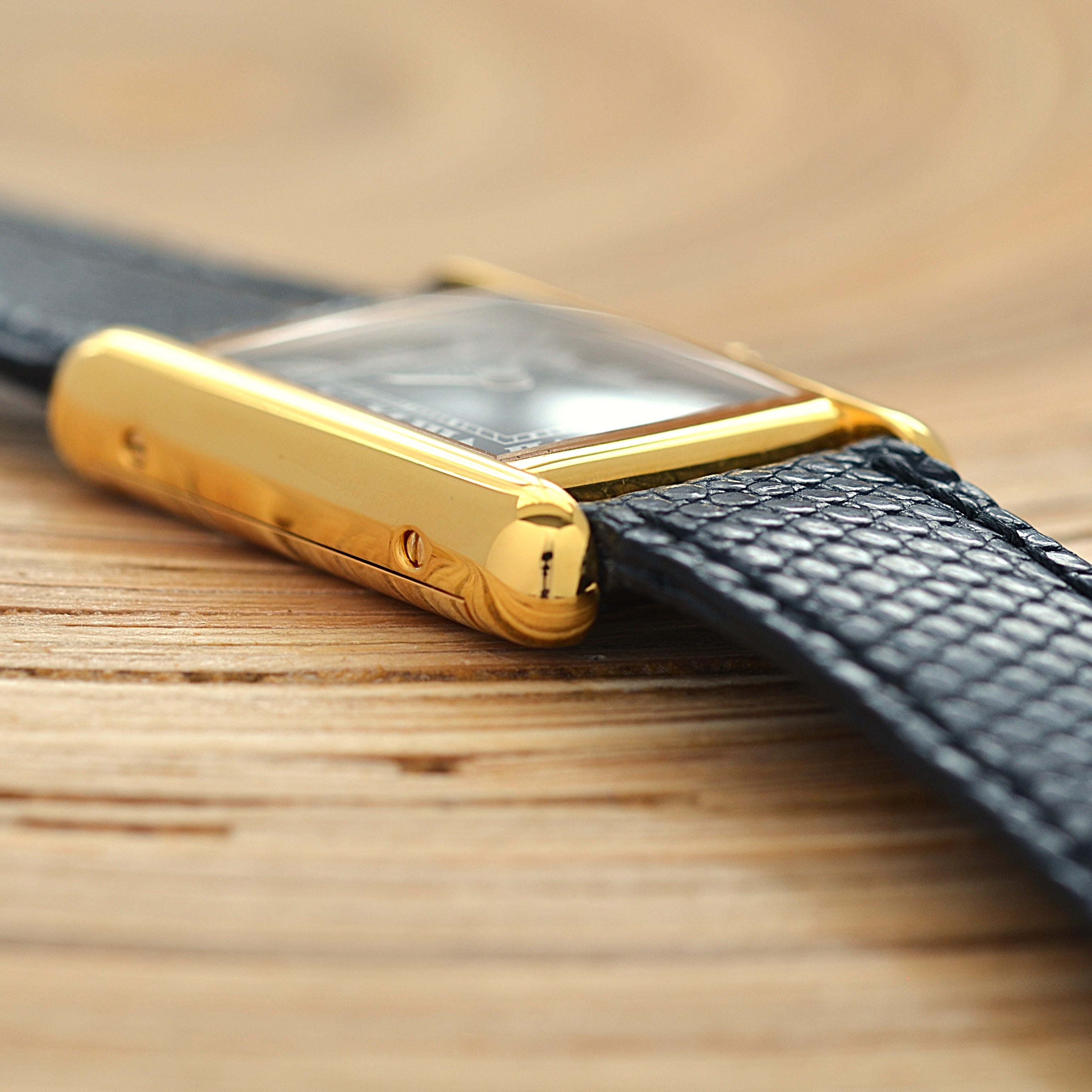 【Cartier】Cartier Must Tank SM Black Roman Manual Wind with Perpetual Warranty, Cartier Complete Service Completed