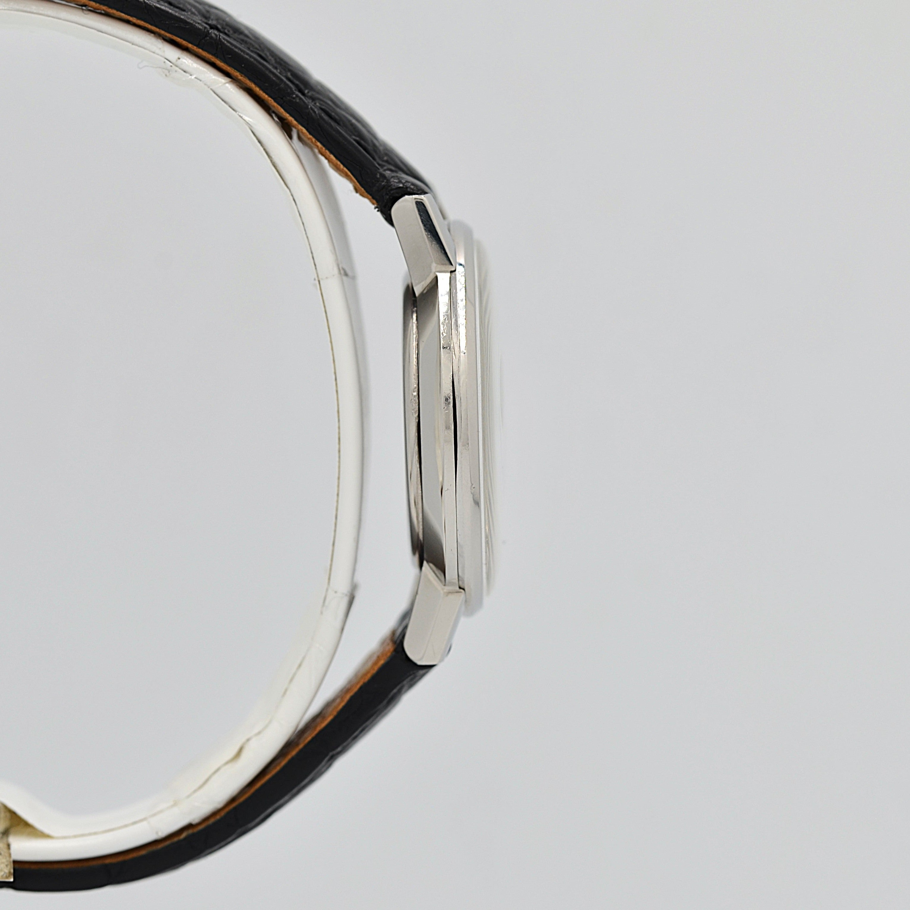 【OMEGA】Omega Genève SS Round White Roman with original buckle
