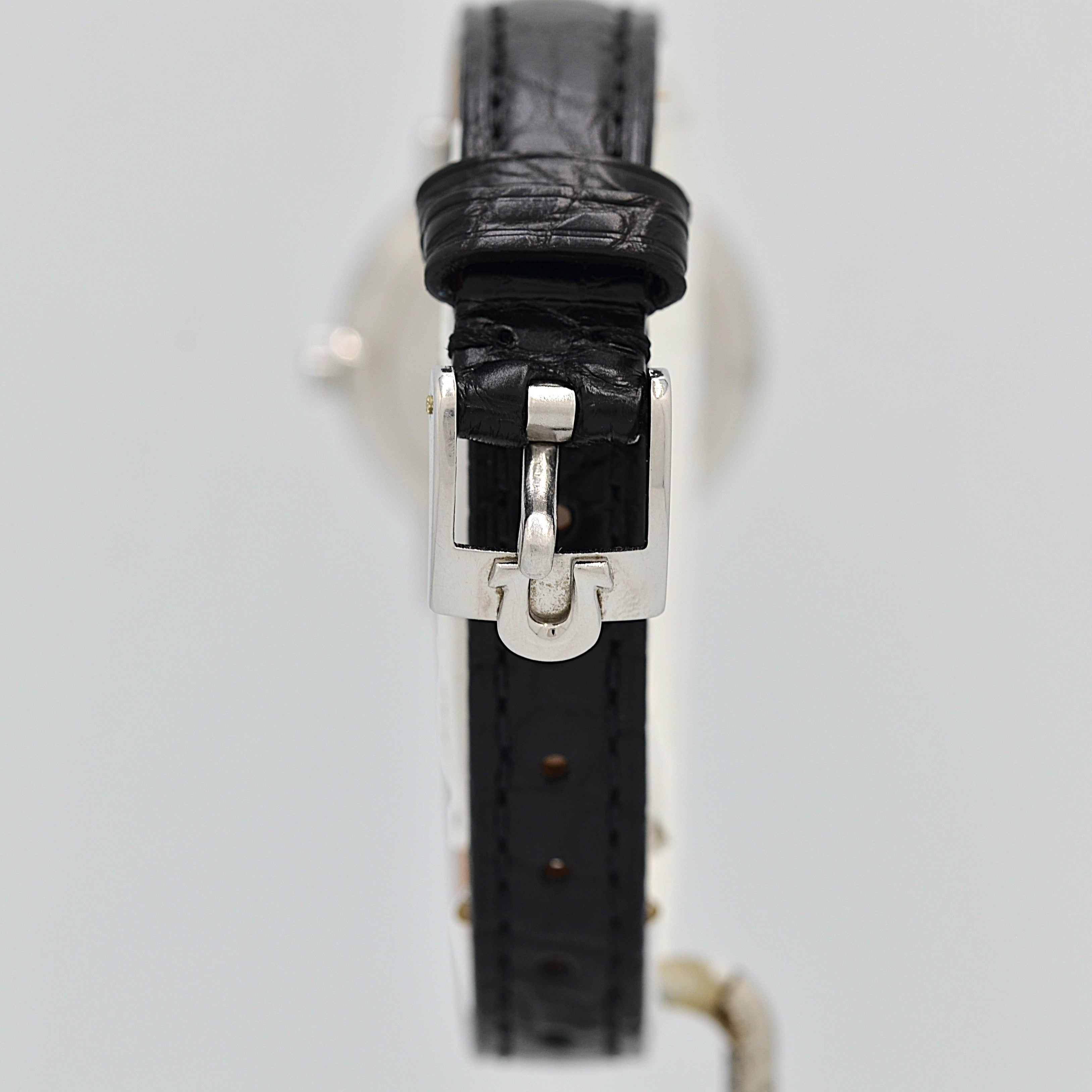 【OMEGA】Omega Genève SS Round White Roman with original buckle