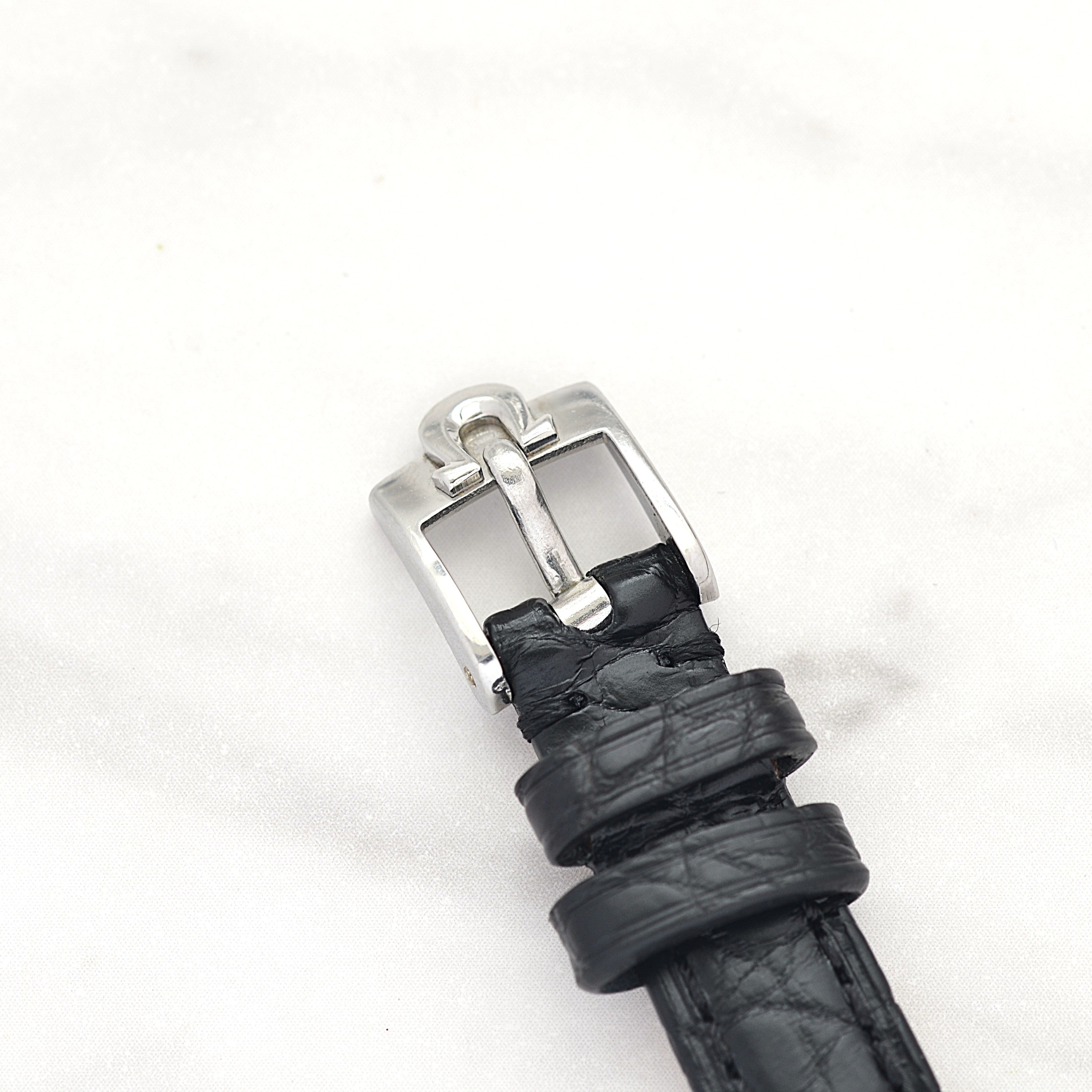 【OMEGA】Omega Genève SS Round White Roman with original buckle