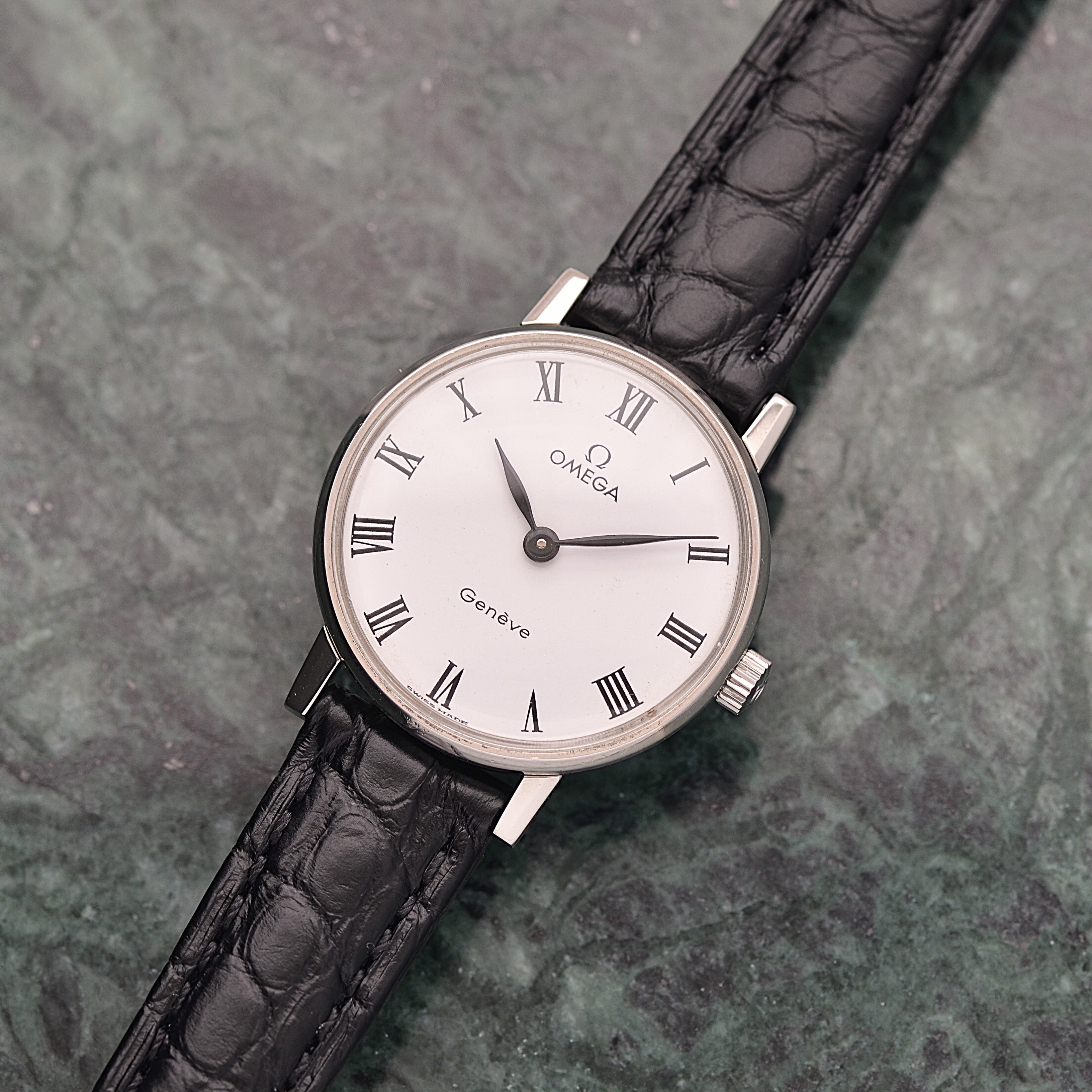 【OMEGA】Omega Genève SS Round White Roman with original buckle