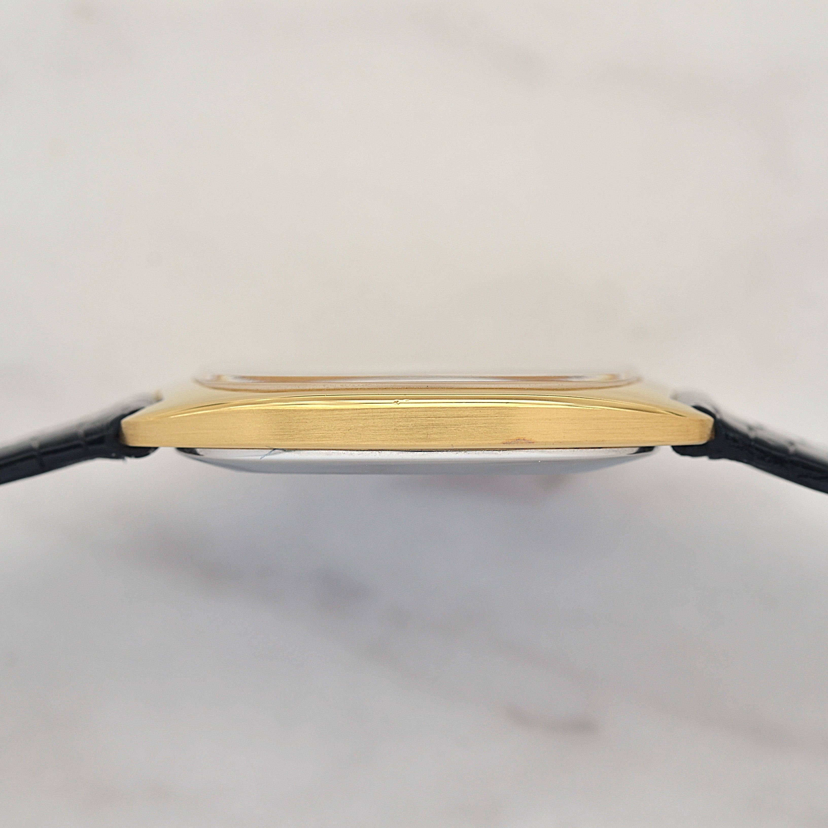 【OMEGA】オメガ デヴィル GP テレビスクリーンケース Gold 純正尾錠付き デッドストック