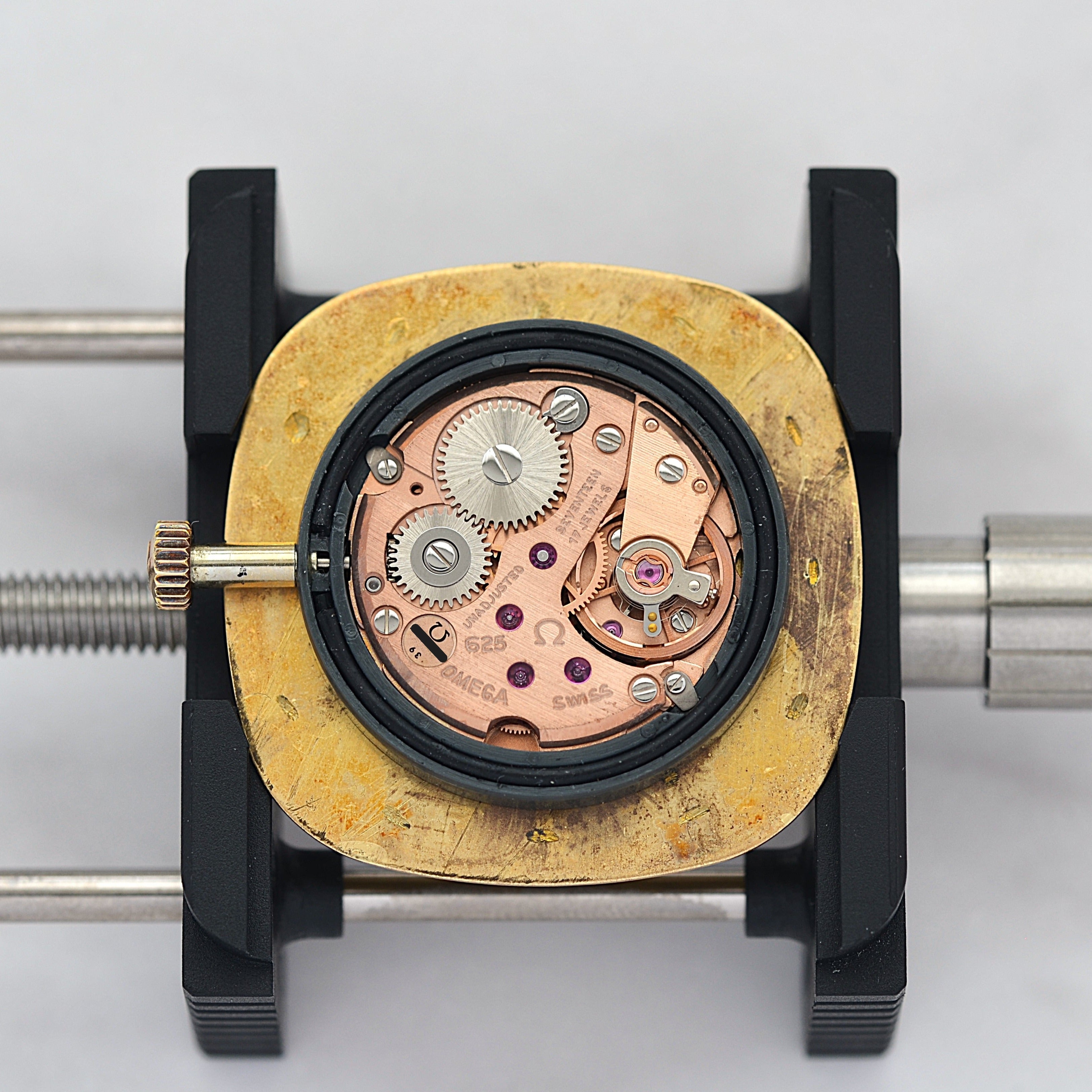 【OMEGA】オメガ デヴィル GP テレビスクリーンケース Gold 純正尾錠付き デッドストック