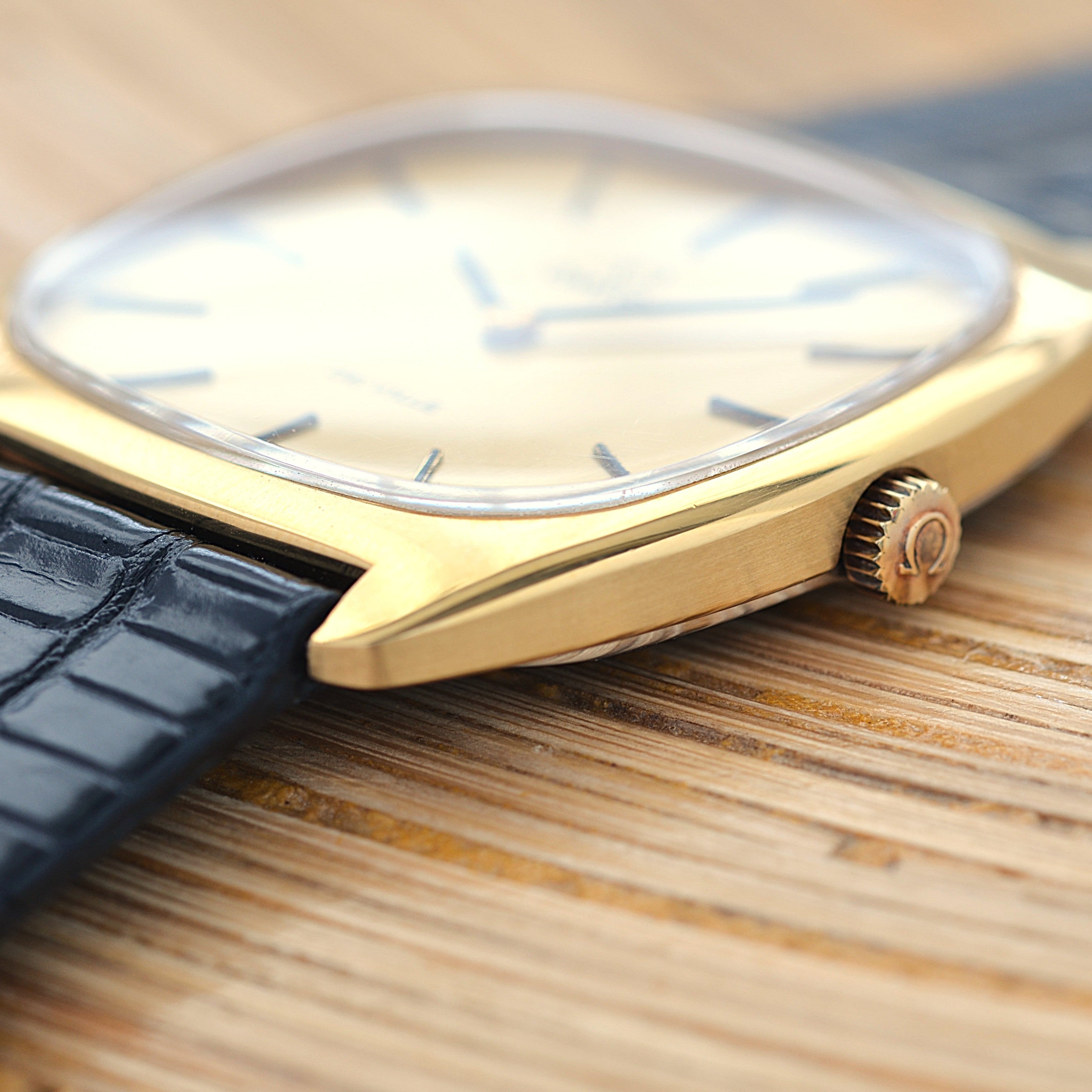 【OMEGA】オメガ デヴィル GP テレビスクリーンケース Gold 純正尾錠付き デッドストック