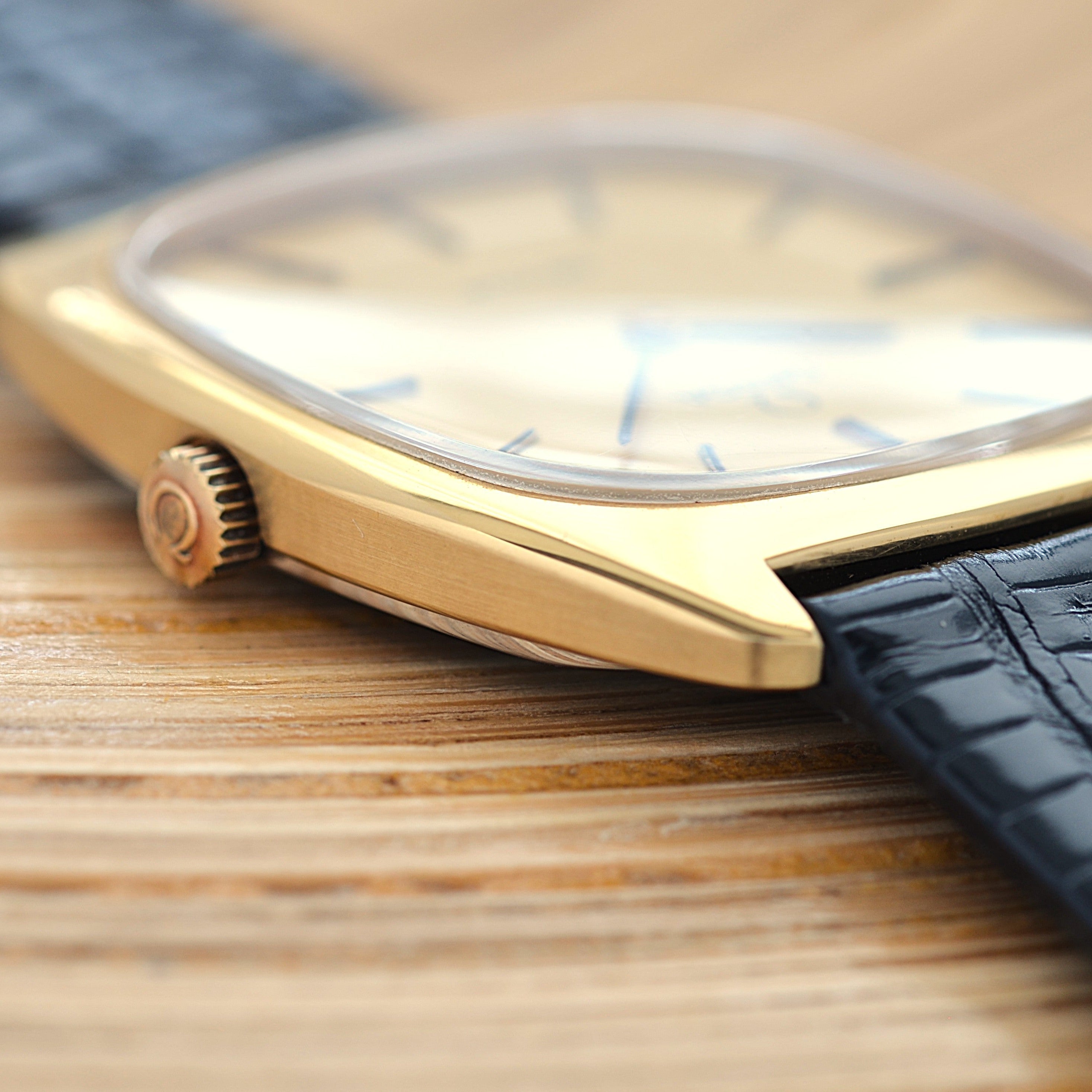 【OMEGA】オメガ デヴィル GP テレビスクリーンケース Gold 純正尾錠付き デッドストック