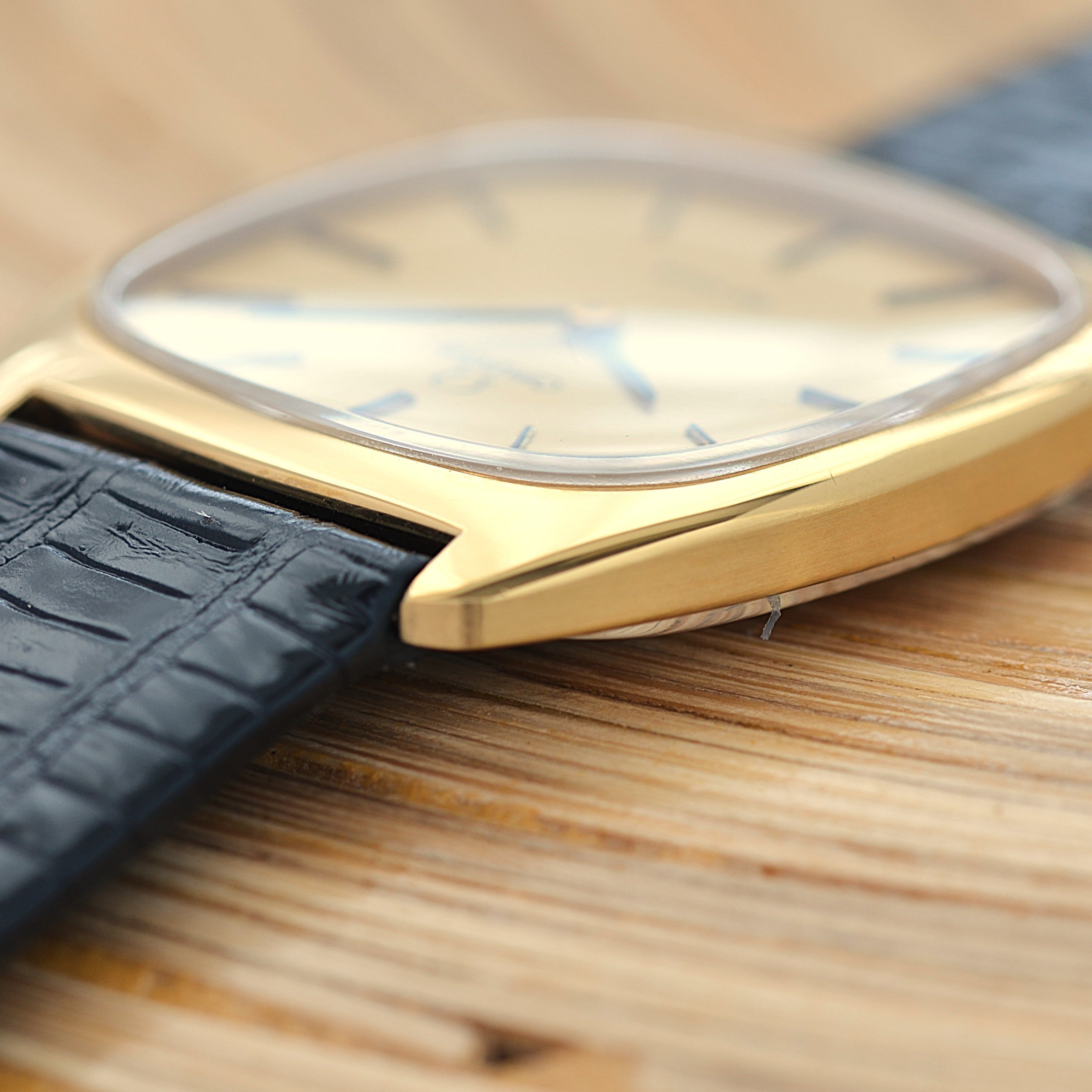 【OMEGA】オメガ デヴィル GP テレビスクリーンケース Gold 純正尾錠付き デッドストック