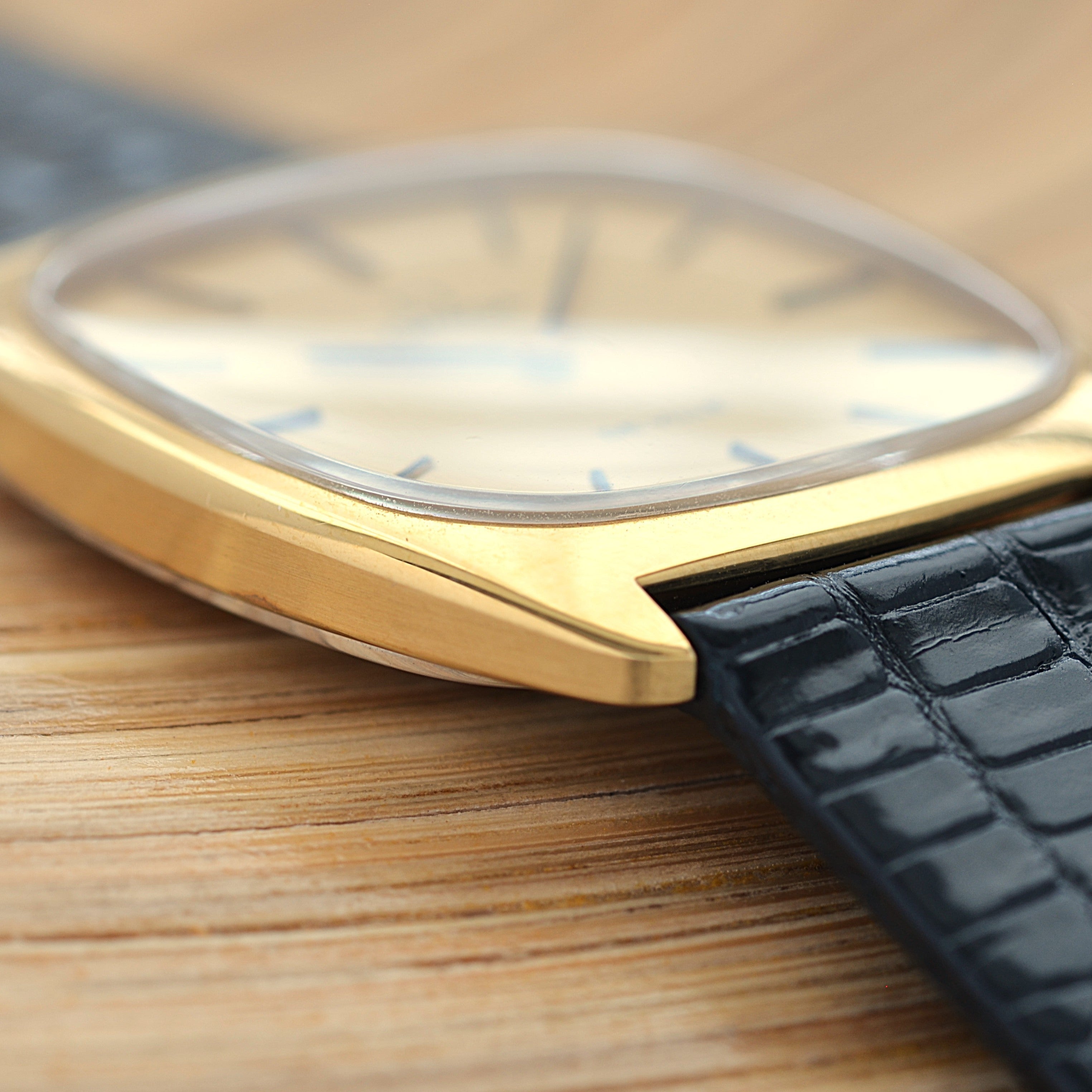 【OMEGA】オメガ デヴィル GP テレビスクリーンケース Gold 純正尾錠付き デッドストック