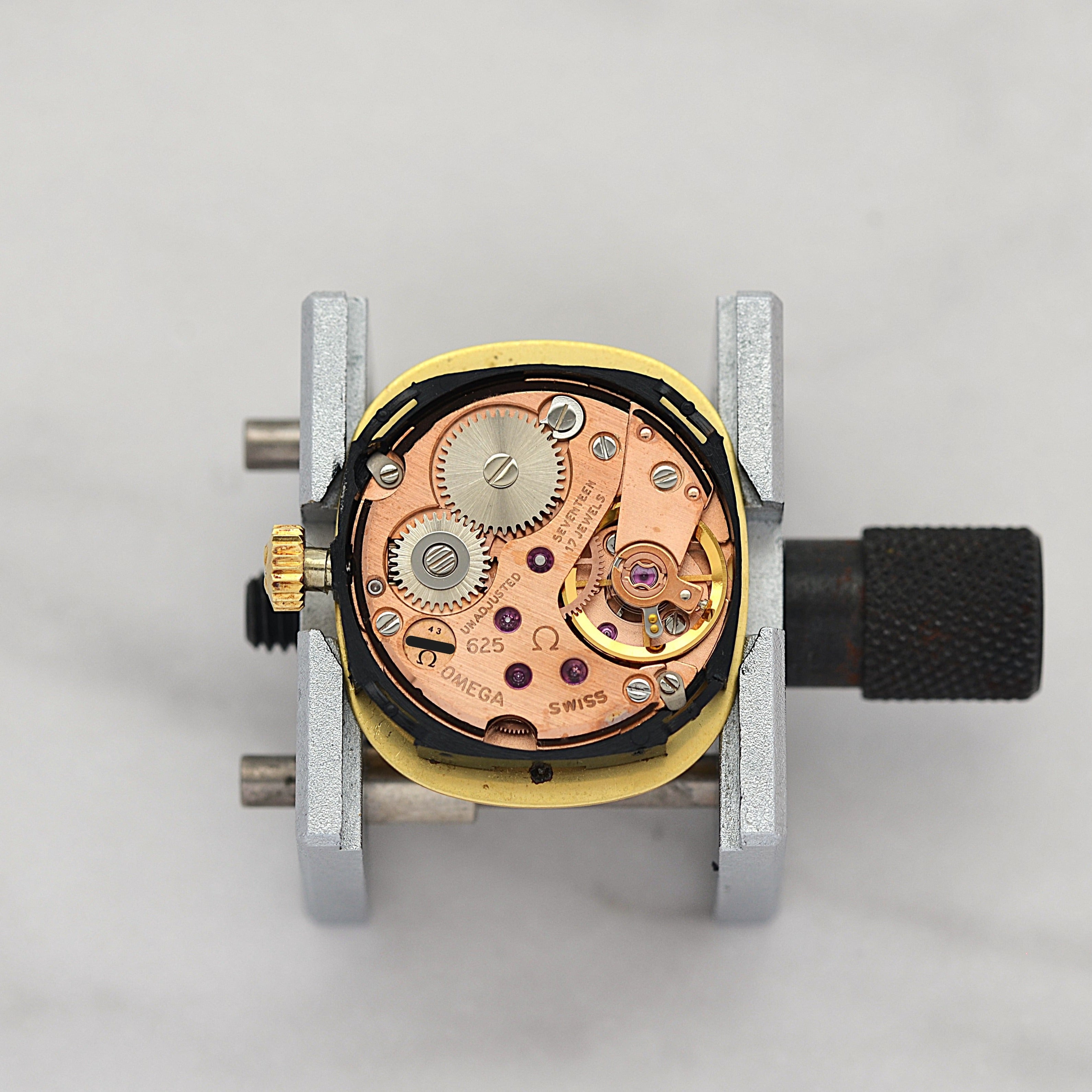 【OMEGA】オメガ デヴィル GP オーバル Gold 純正尾錠付き デッドストック