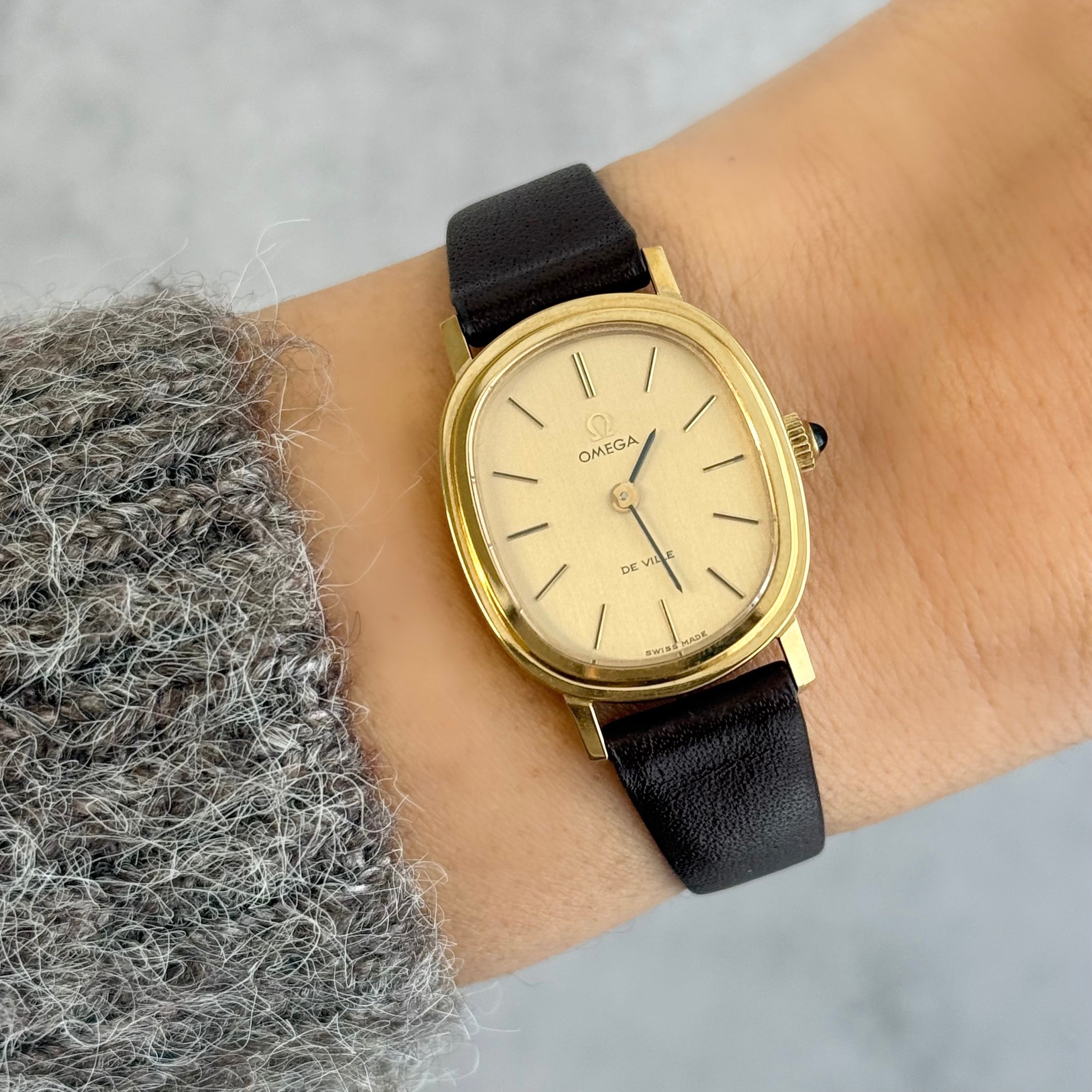 [Omega] 歐米茄碟飛系列GP橢圓形錶殼黃金全新庫存表，附原廠錶扣