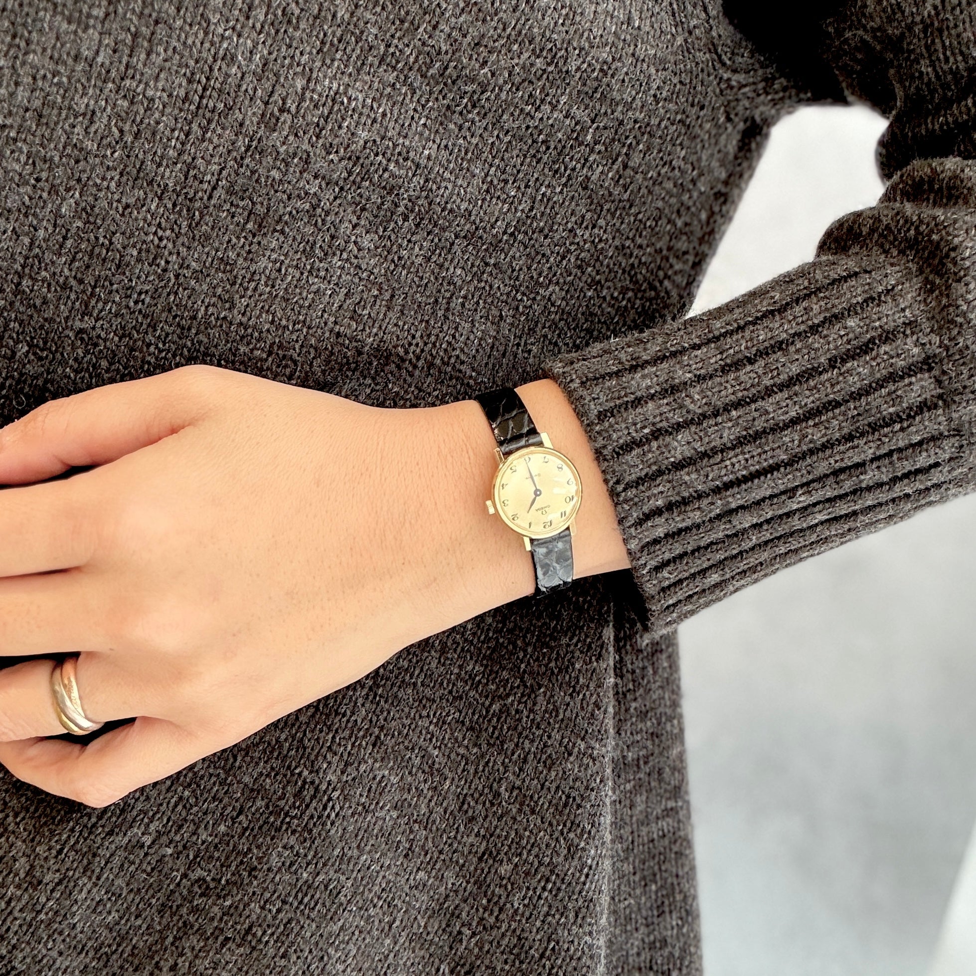 【OMEGA】オメガ ジュネーヴ GP ラウンド Gold Arabic 純正尾錠付き