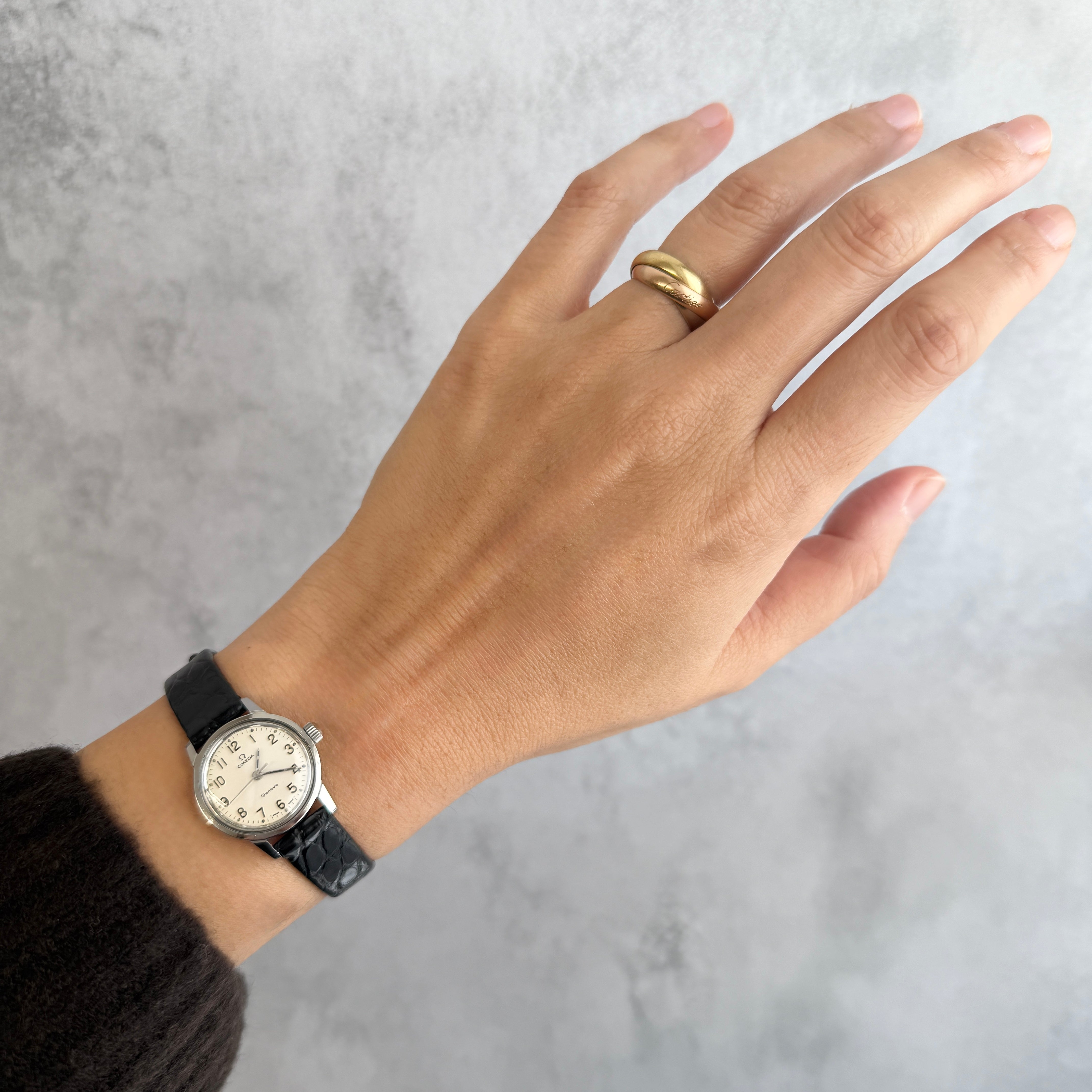 [Omega] 歐米茄日內瓦系列不鏽鋼圓形銀色阿拉伯數位直立錶盤腕錶，附原廠錶扣