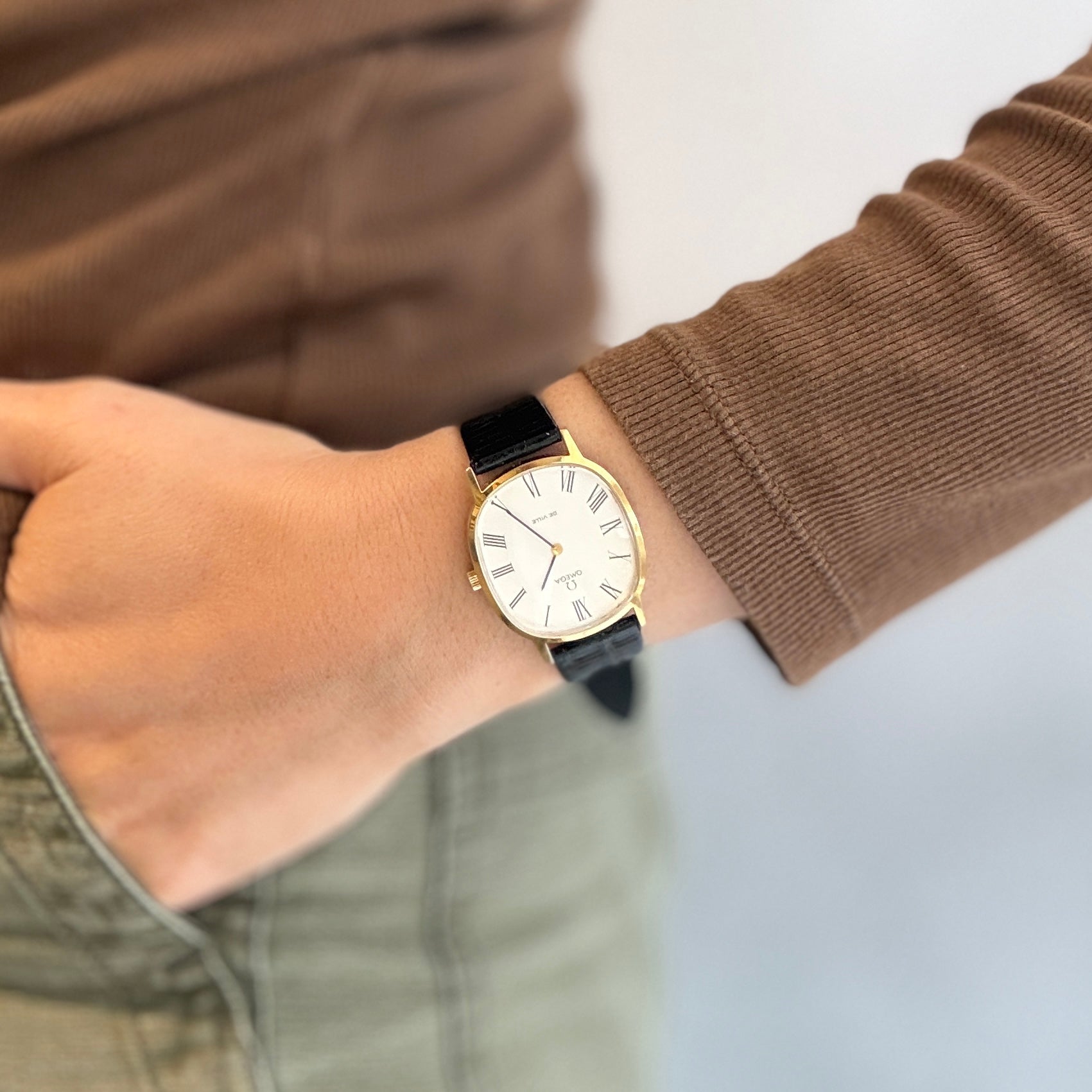 【OMEGA】Omega De Ville GP Oval Silver Roman with original buckle