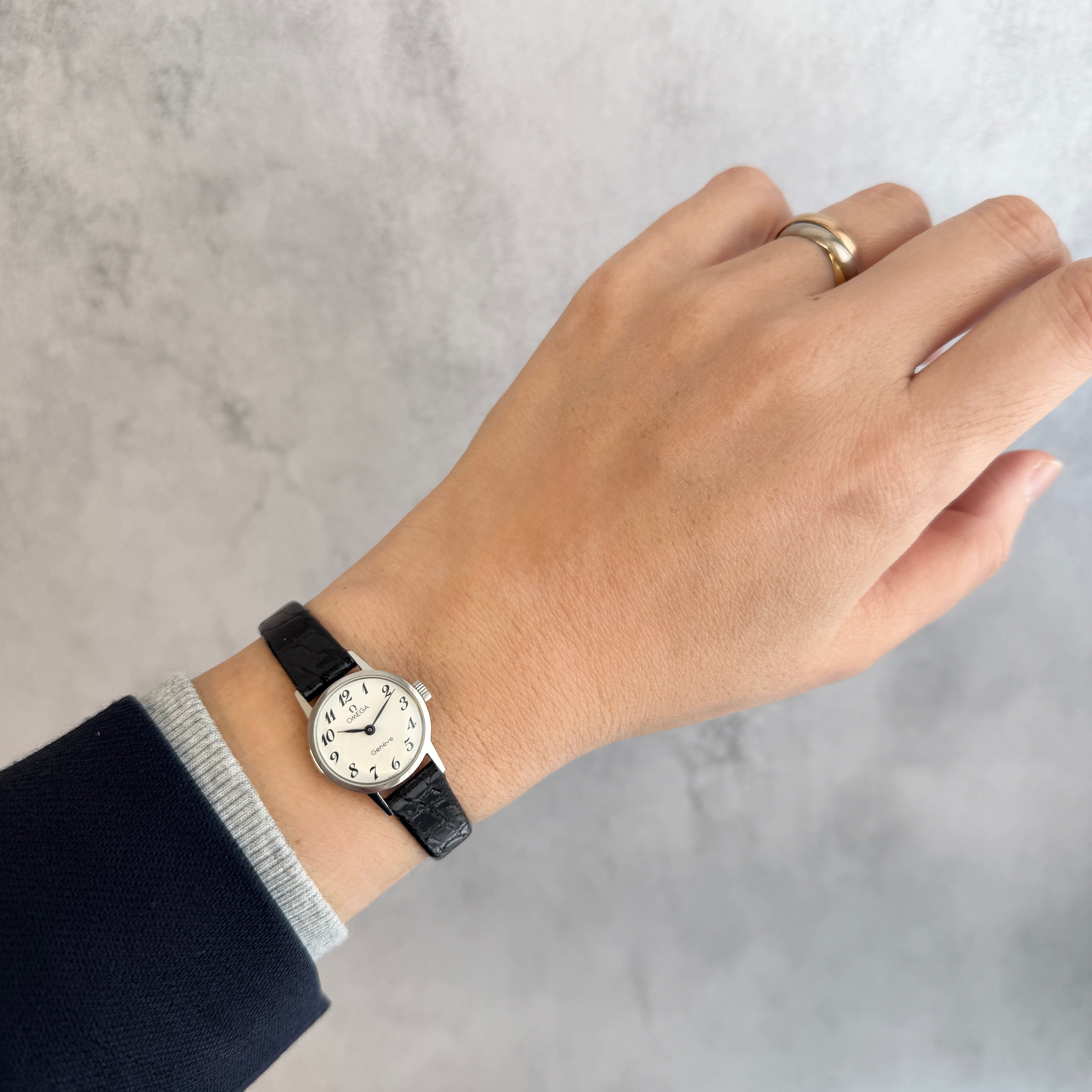 [OMEGA] Omega Geneva Stainless Steel Round White Arabic Deadstock with Genuine Buckle