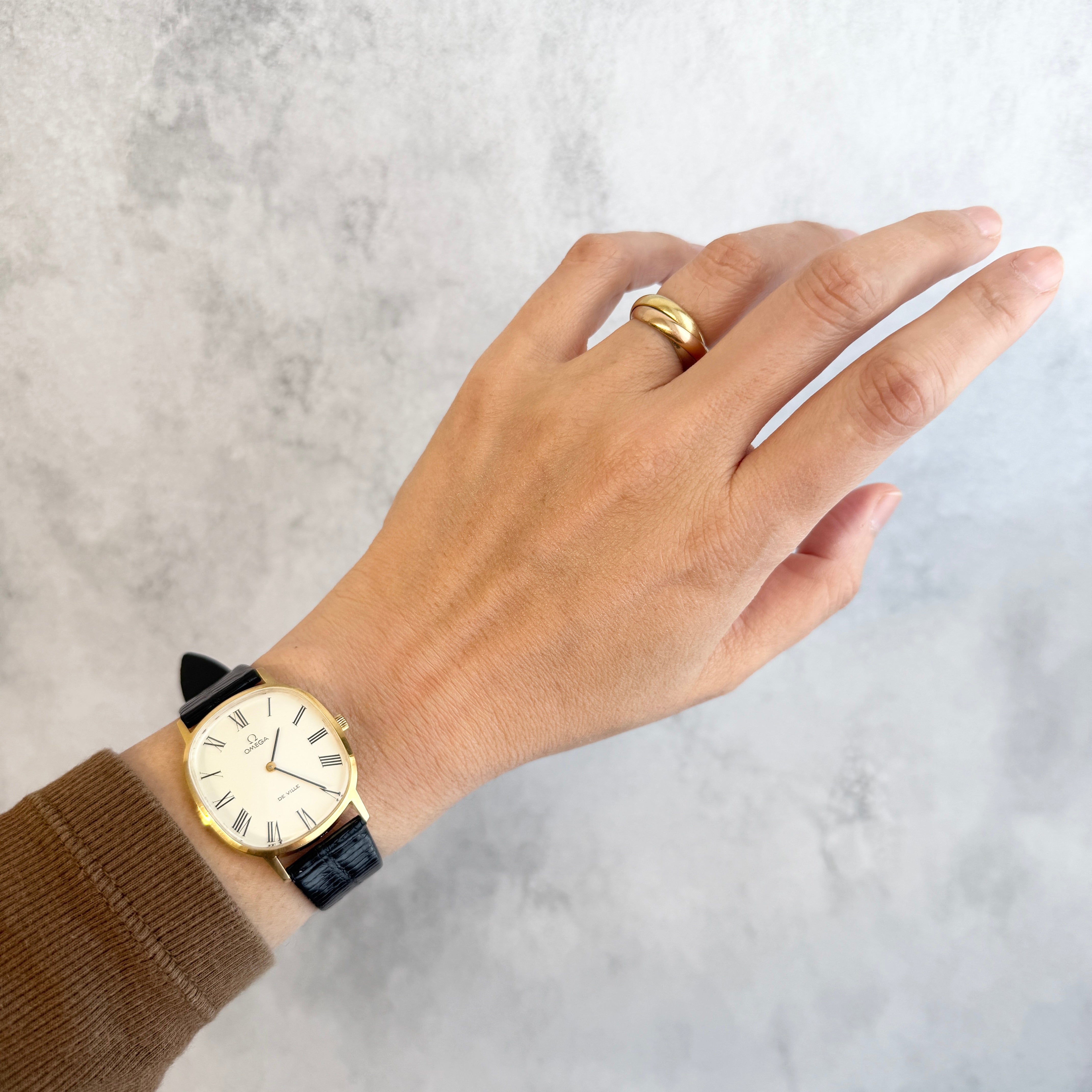 【OMEGA】Omega De Ville GP Oval Silver Roman with original buckle