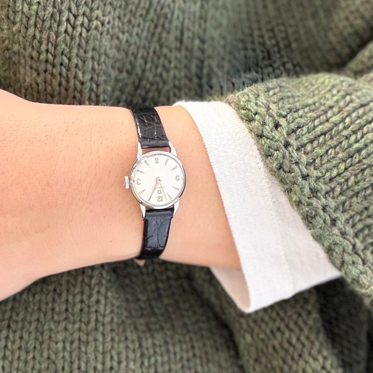 [OMEGA] Omega Round Model Stainless Steel Women's Sizes 12, 3, 6, 9 Silver with Genuine Buckle