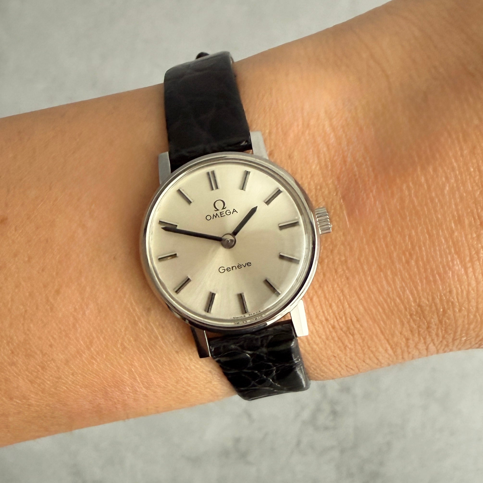 [OMEGA] Omega Geneva SS Round Silver with original box
