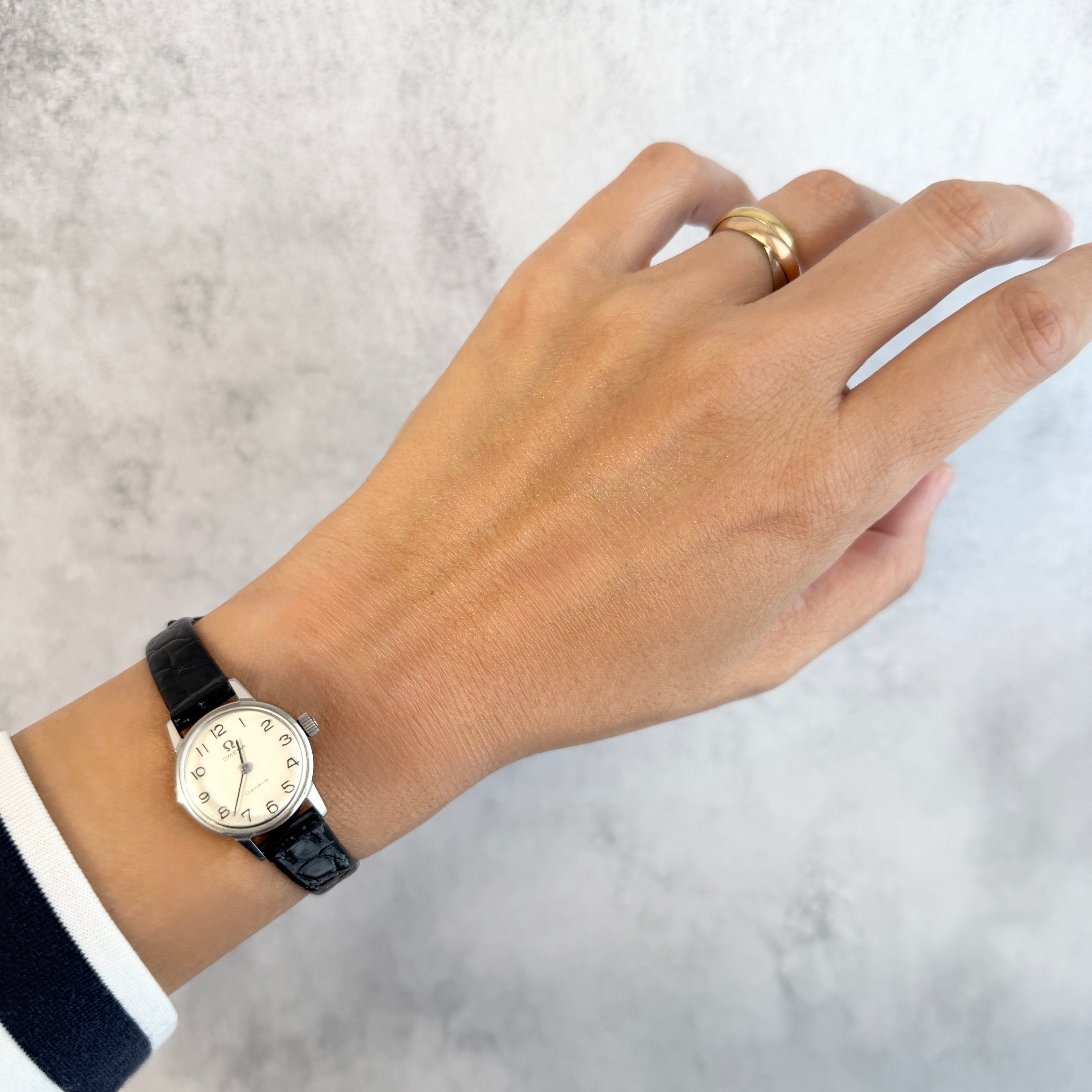 【OMEGA】オメガ シーマスタージュネーヴ SS ラウンド Silver アップライトアラビア 純正尾錠付き