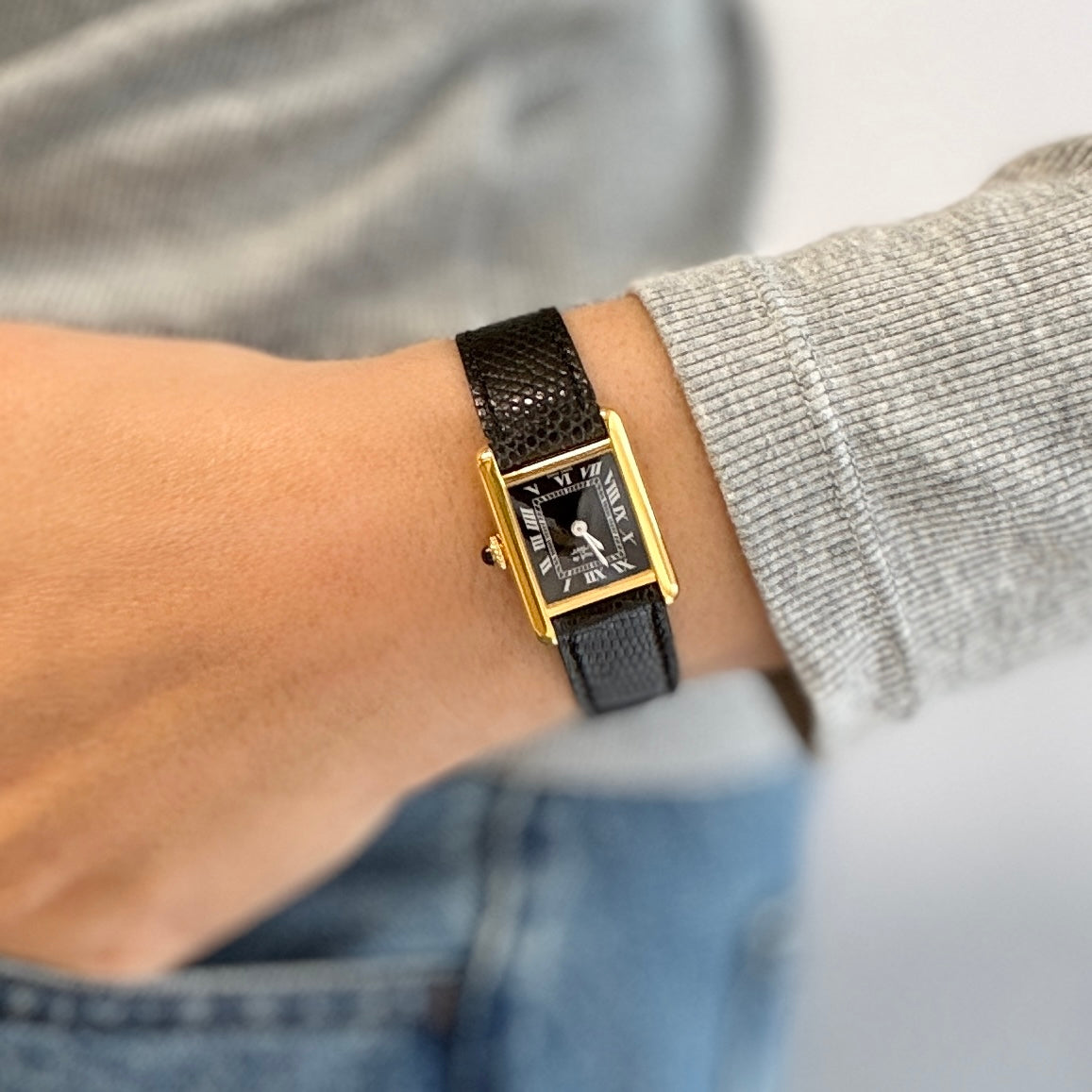 【Cartier】Cartier Must Tank SM Black Roman Manual Wind with Perpetual Warranty, Cartier Complete Service Completed