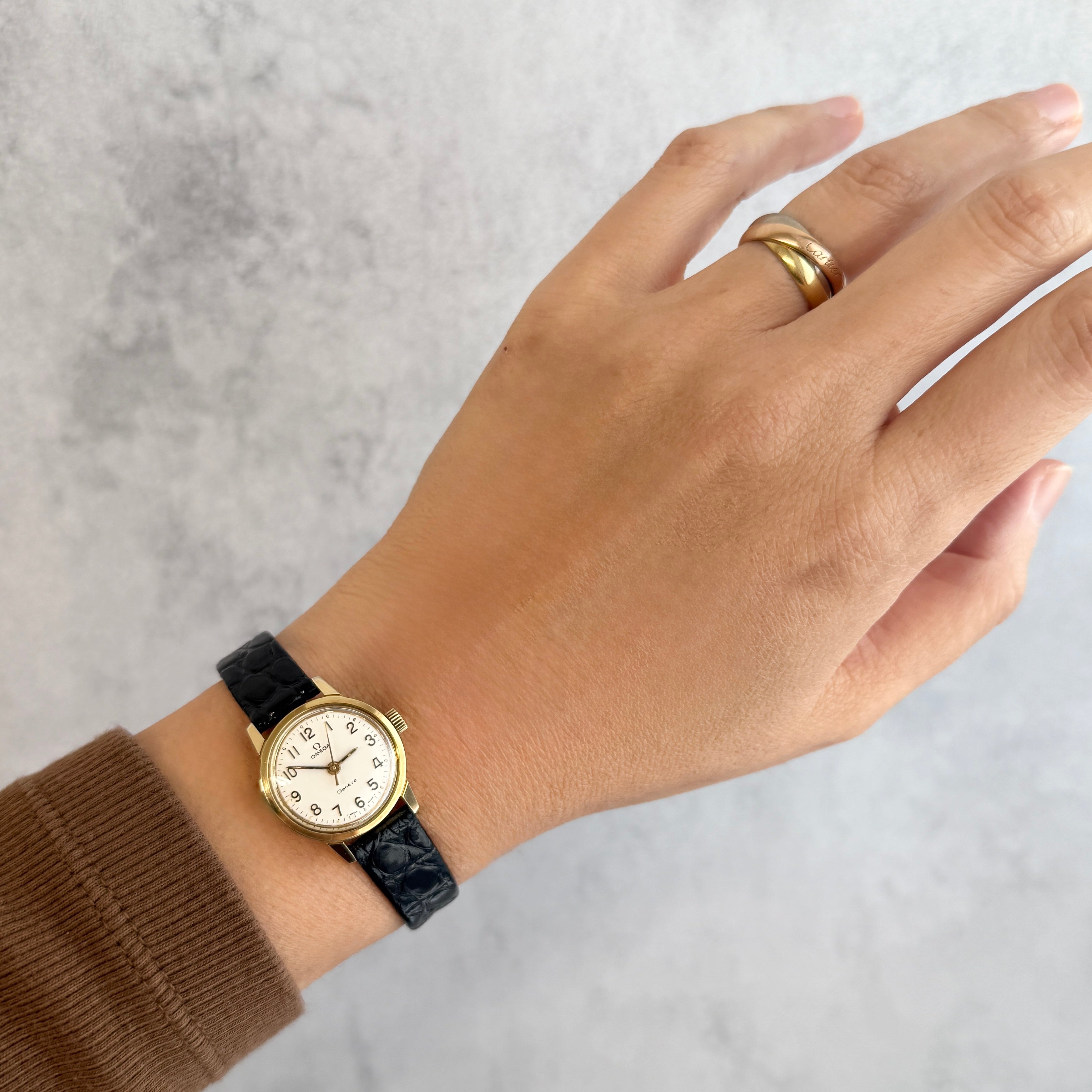 [Omega] 歐米茄日內瓦系列GP圓形銀直式阿拉伯數位時標腕錶，附原廠錶扣