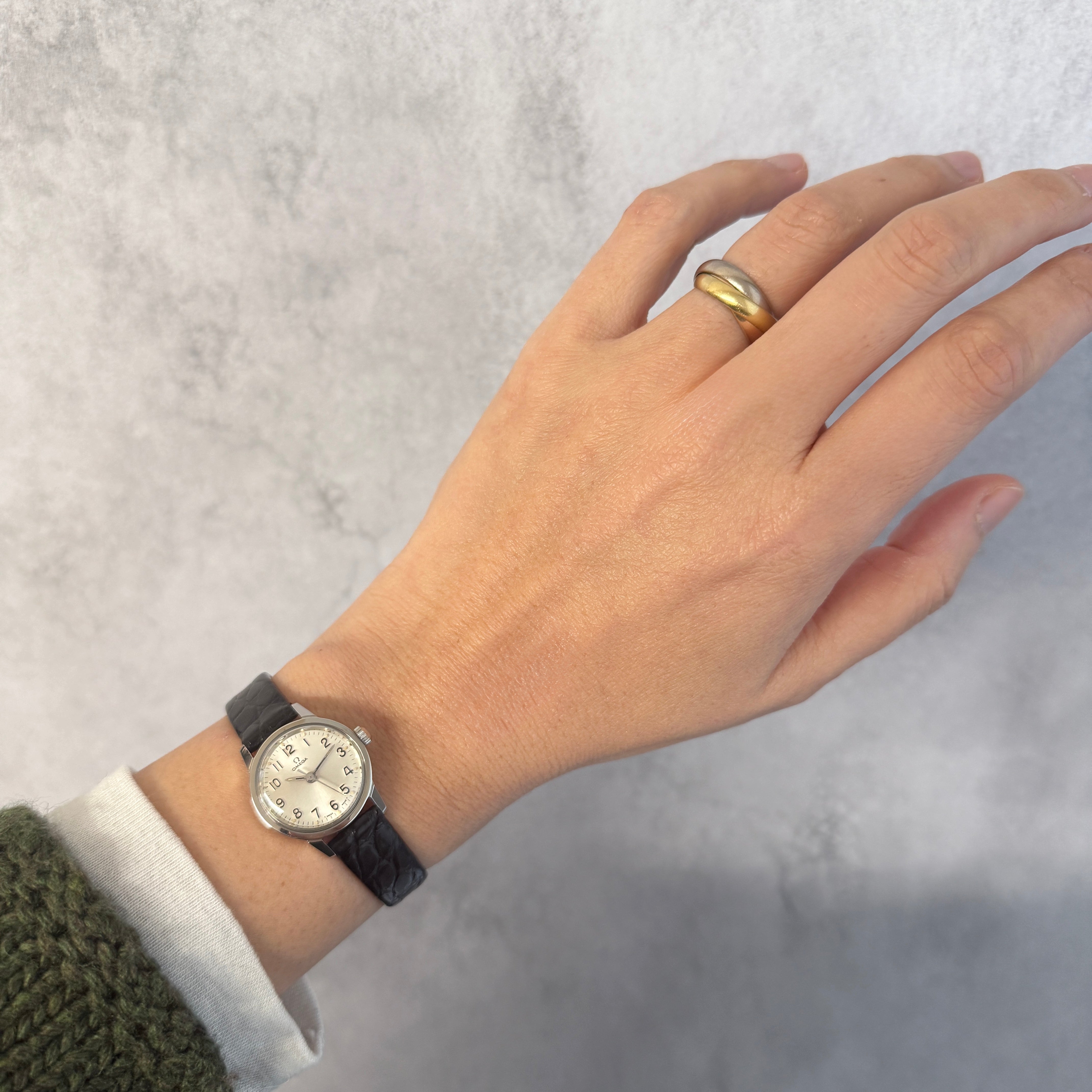 [OMEGA] Omega Round Model Stainless Steel Women's Size Silver Upright Arabic with Genuine Buckle