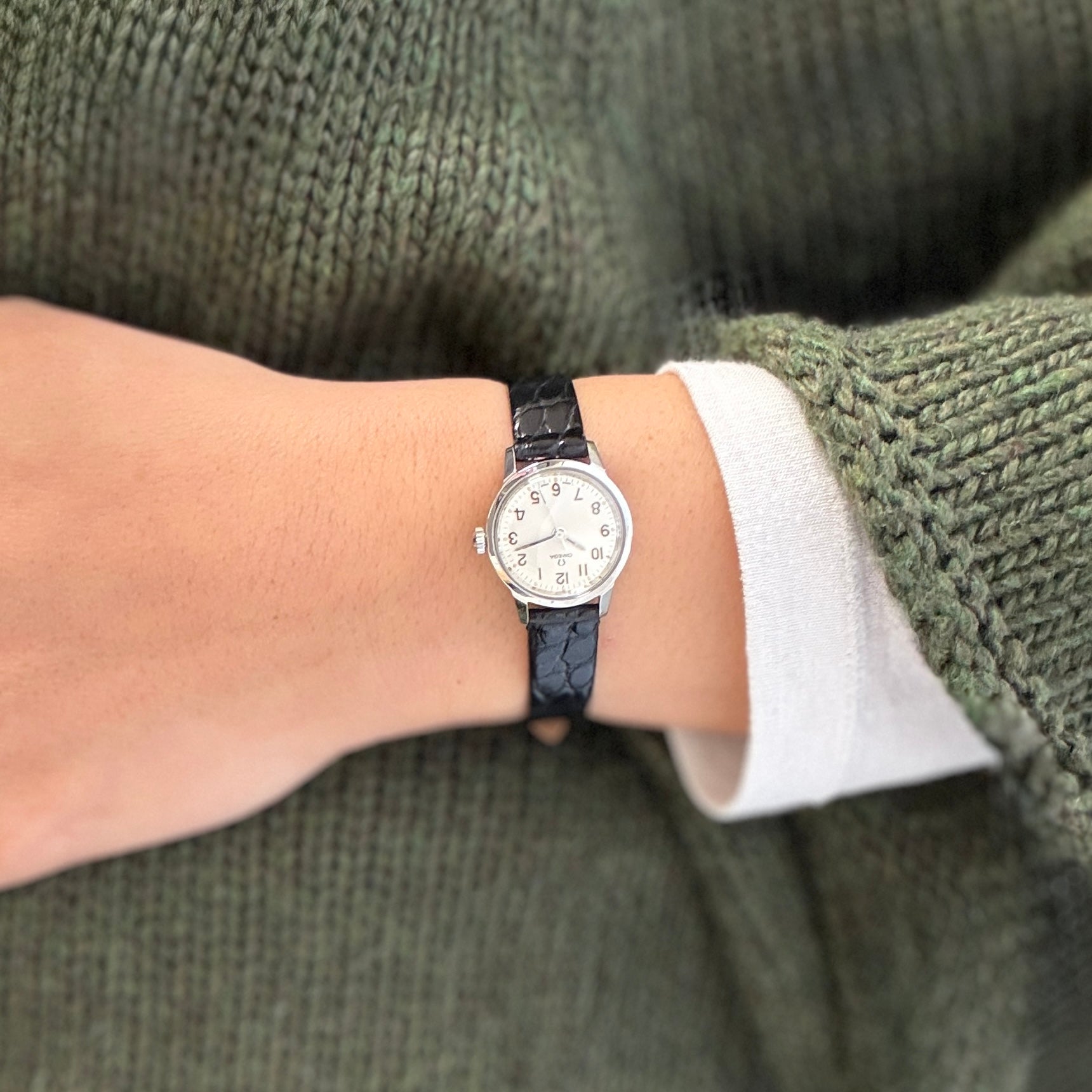 [OMEGA] Omega Round Model Stainless Steel Women's Size Silver Upright Arabic with Genuine Buckle