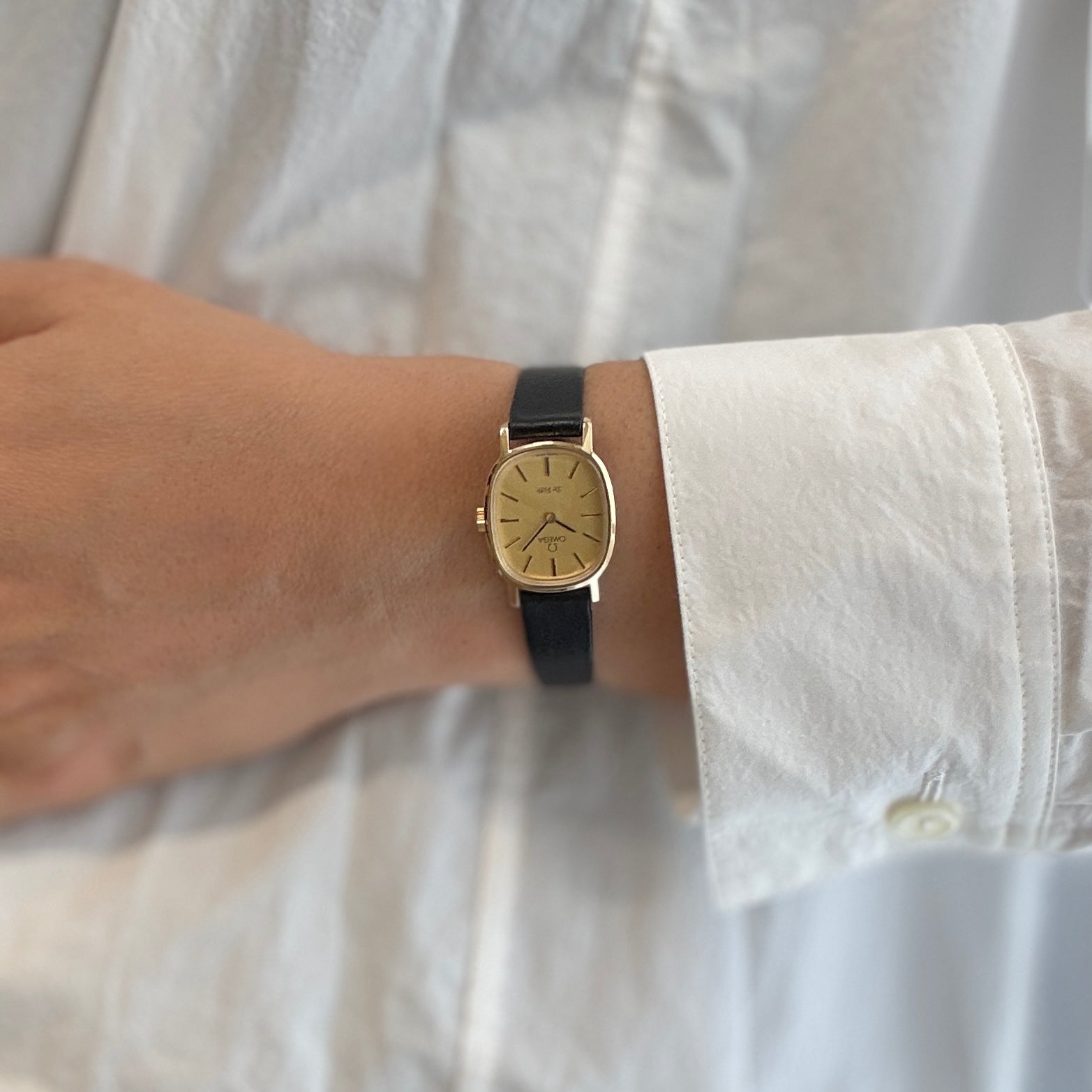 【OMEGA】オメガ デヴィル GP オーバル Gold 純正尾錠付き デッドストック