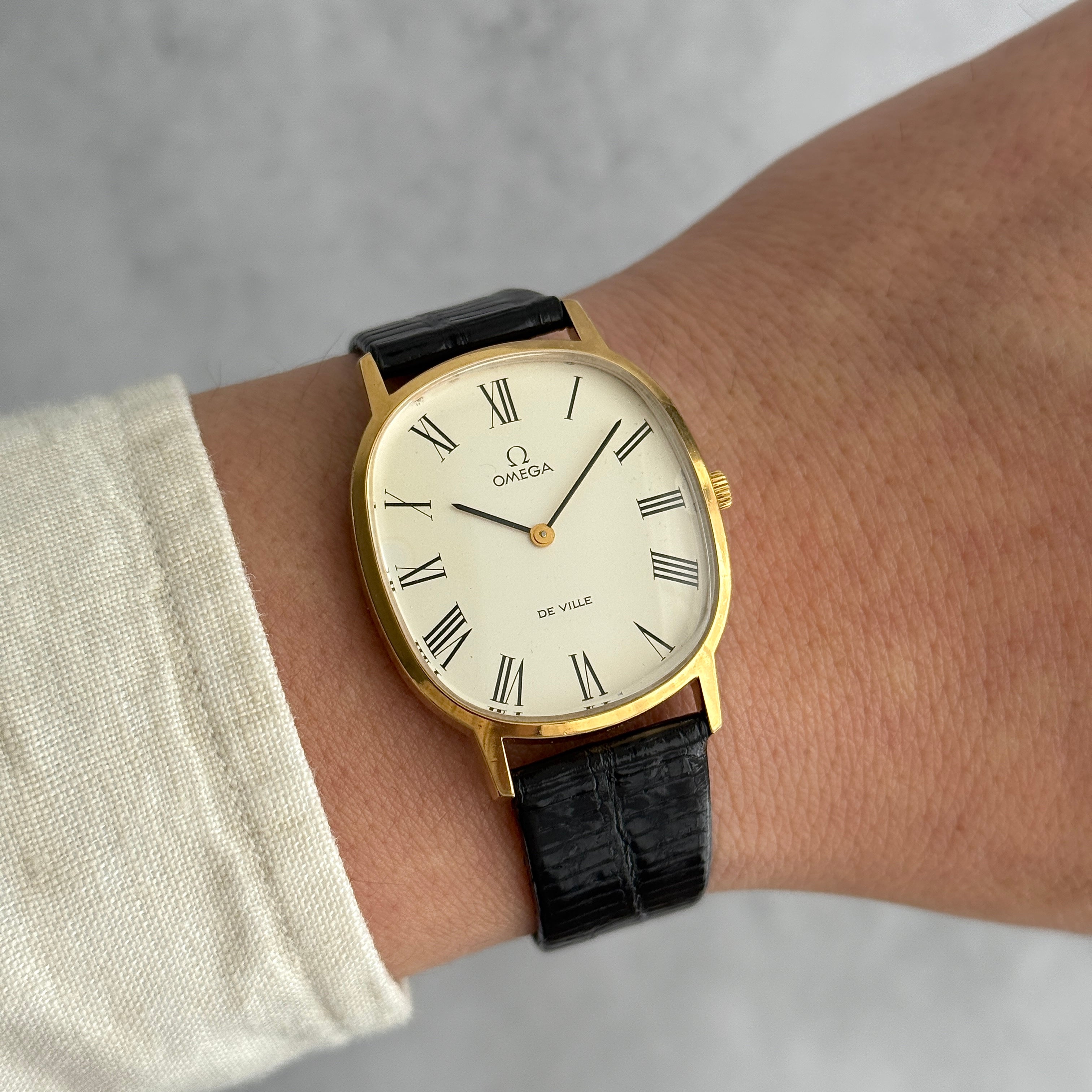 【OMEGA】Omega De Ville GP Oval Silver Roman with original buckle