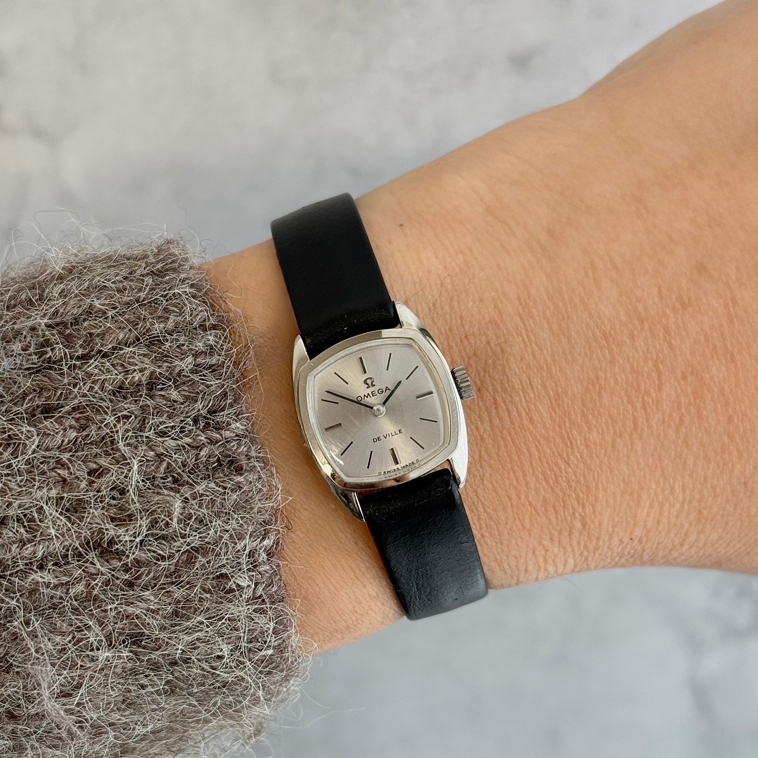 [Omega] 歐米茄碟飛系列不鏽鋼方形銀色腕錶，全新庫存，配件齊全