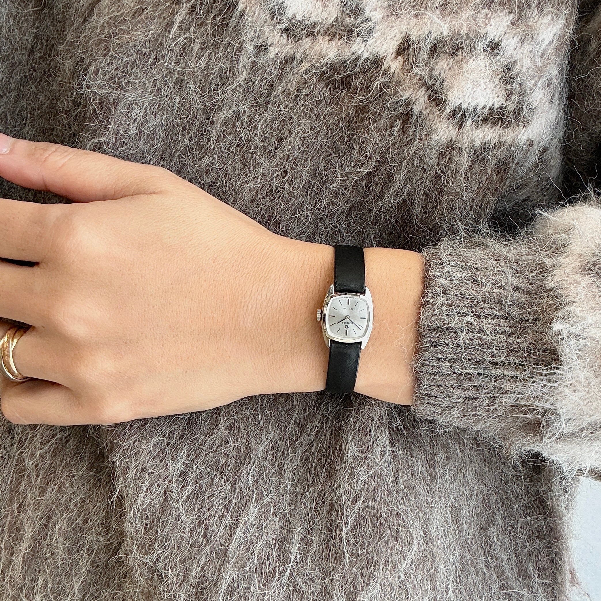 [Omega] 歐米茄碟飛系列不鏽鋼方形銀色腕錶，全新庫存，配件齊全