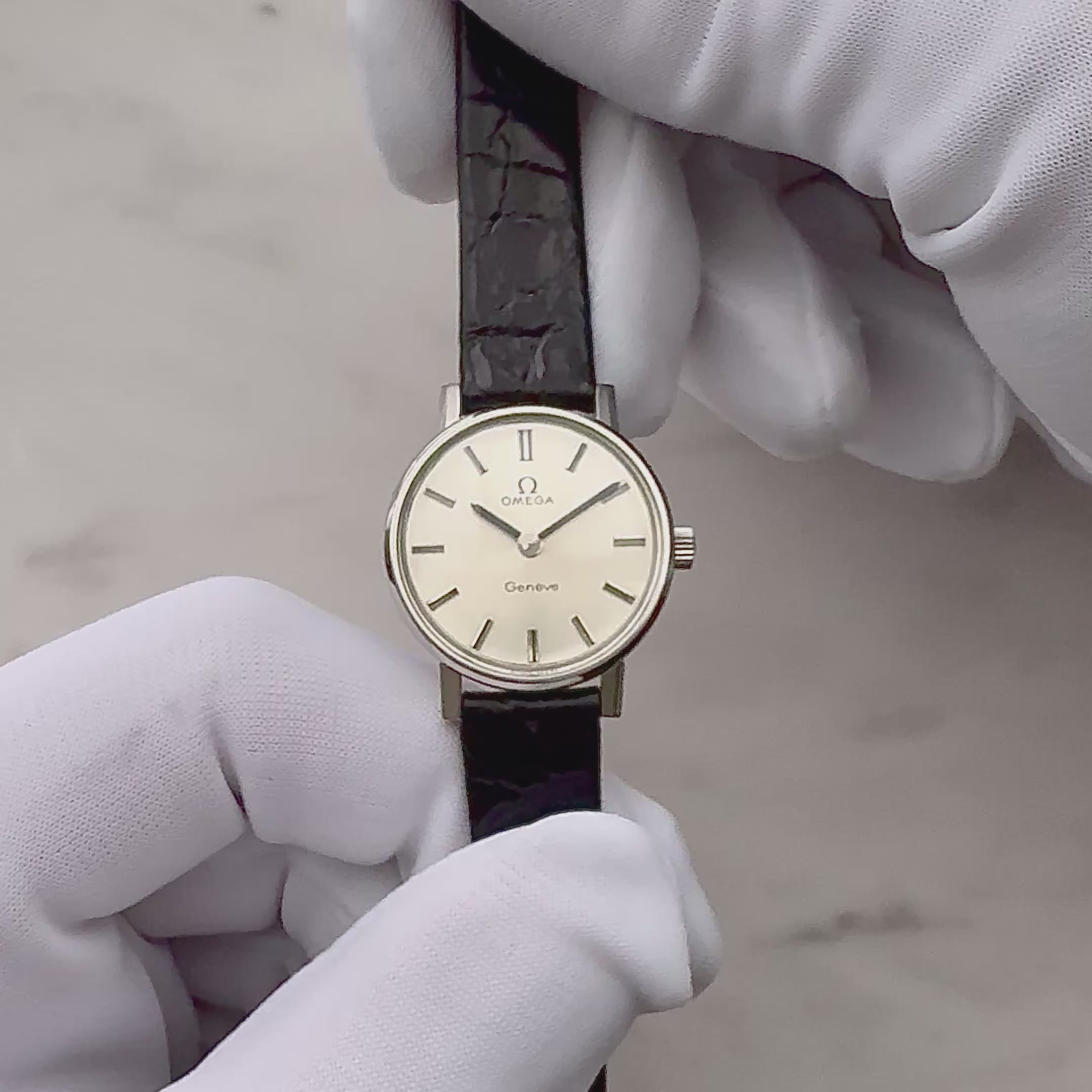 [OMEGA] Omega Geneva SS Round Silver with original box