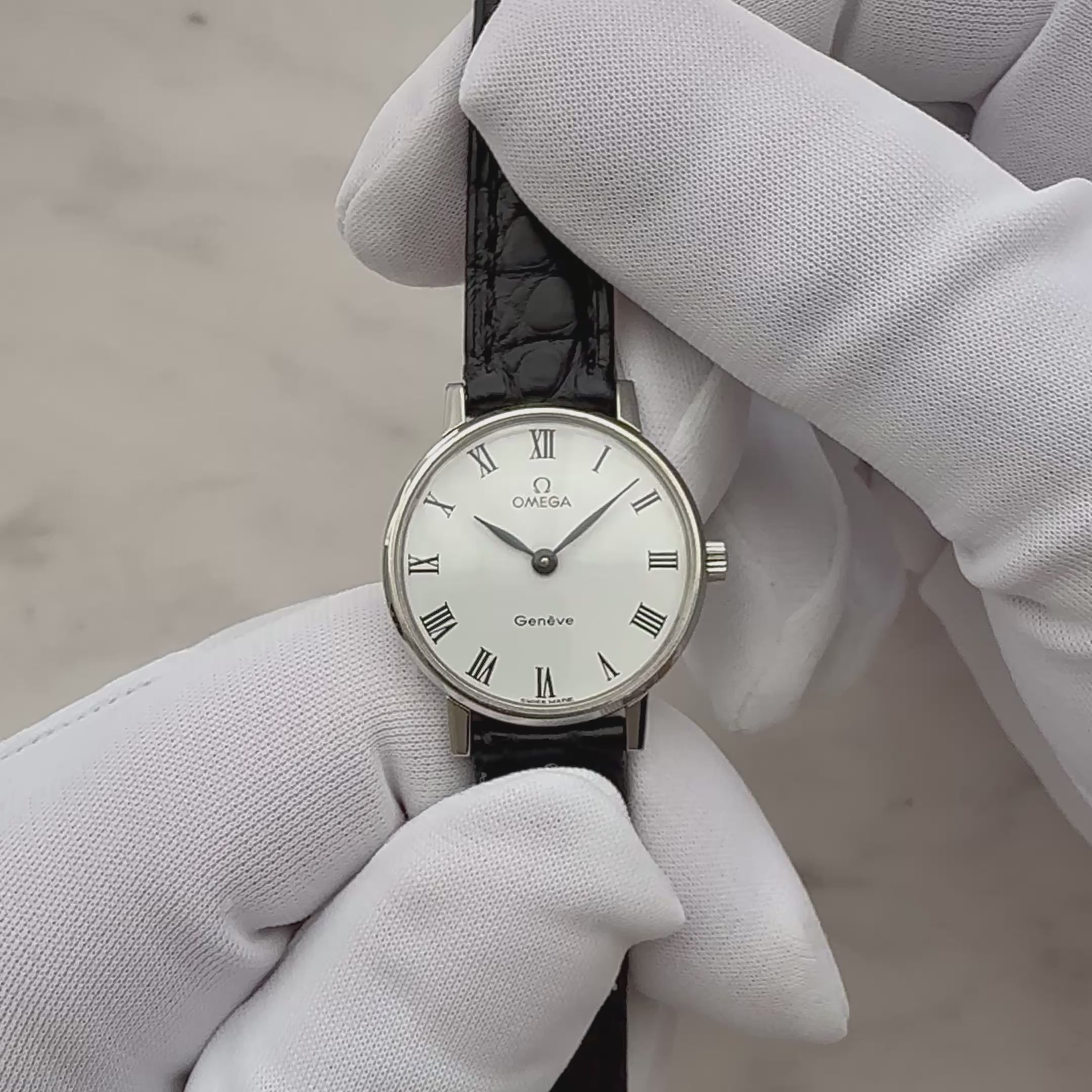 【OMEGA】Omega Genève SS Round White Roman with original buckle
