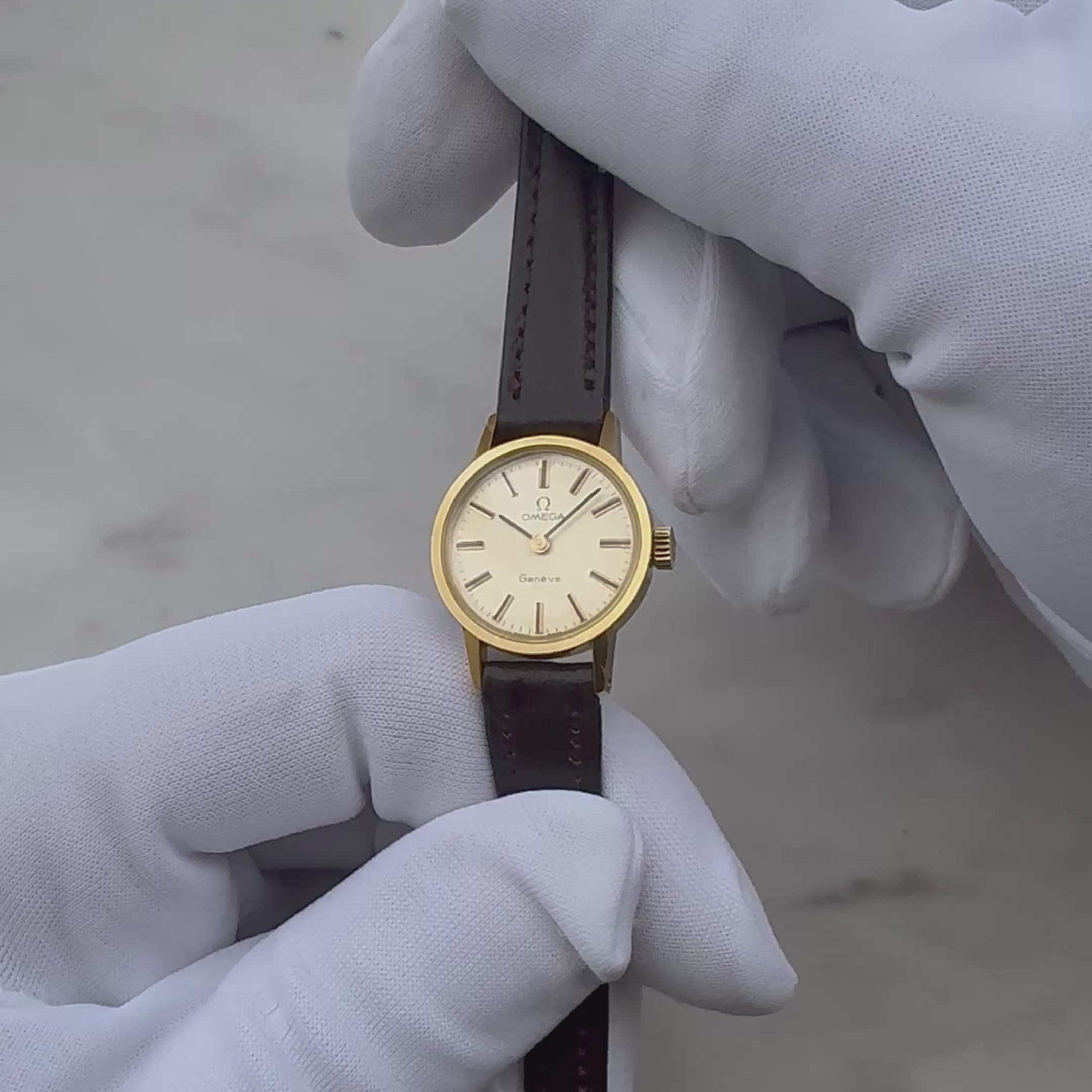 [Omega] 歐米茄日內瓦 GP 圓形金盤