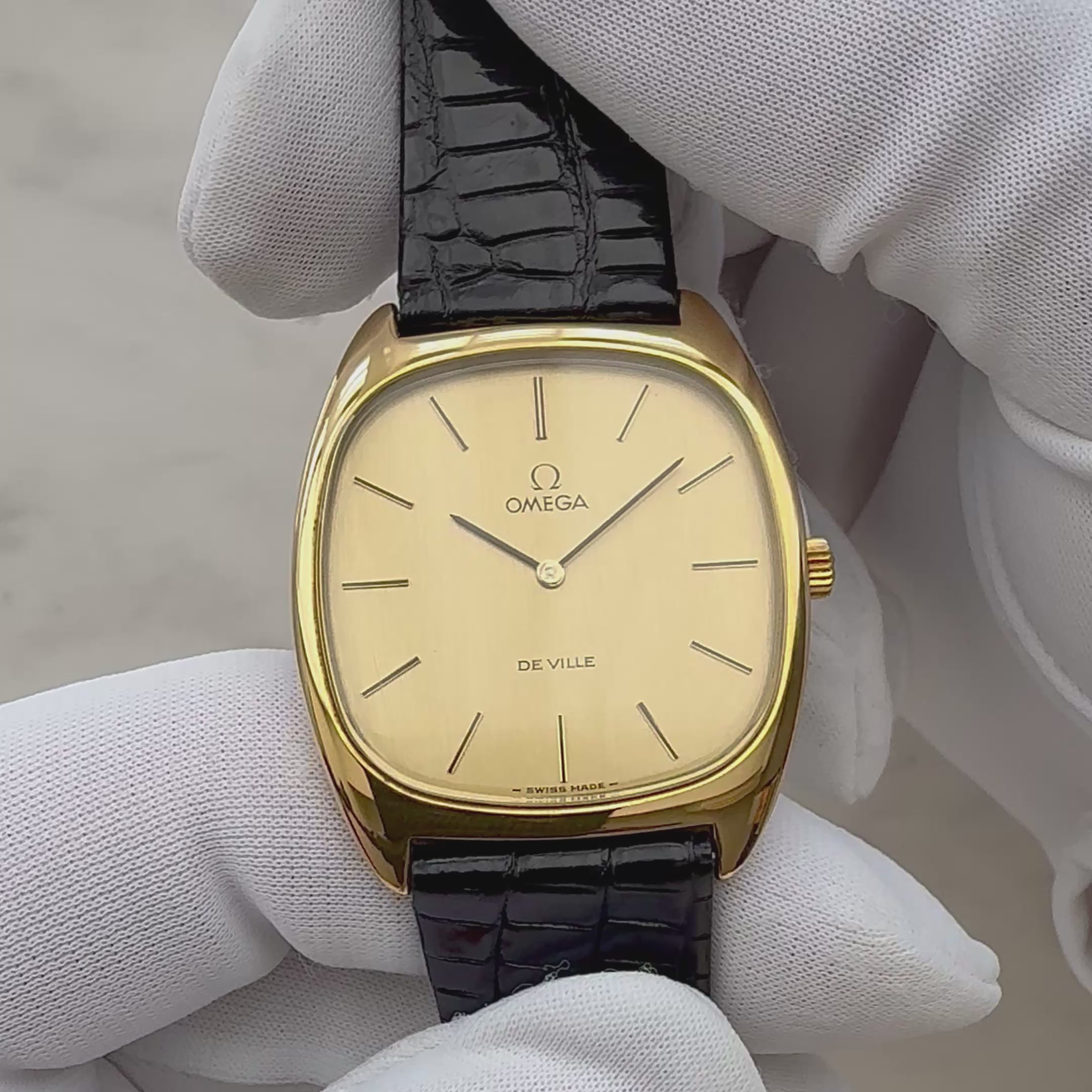 [OMEGA] Omega DeVille GP Cushion Case with Original Gold Buckle, New old stock