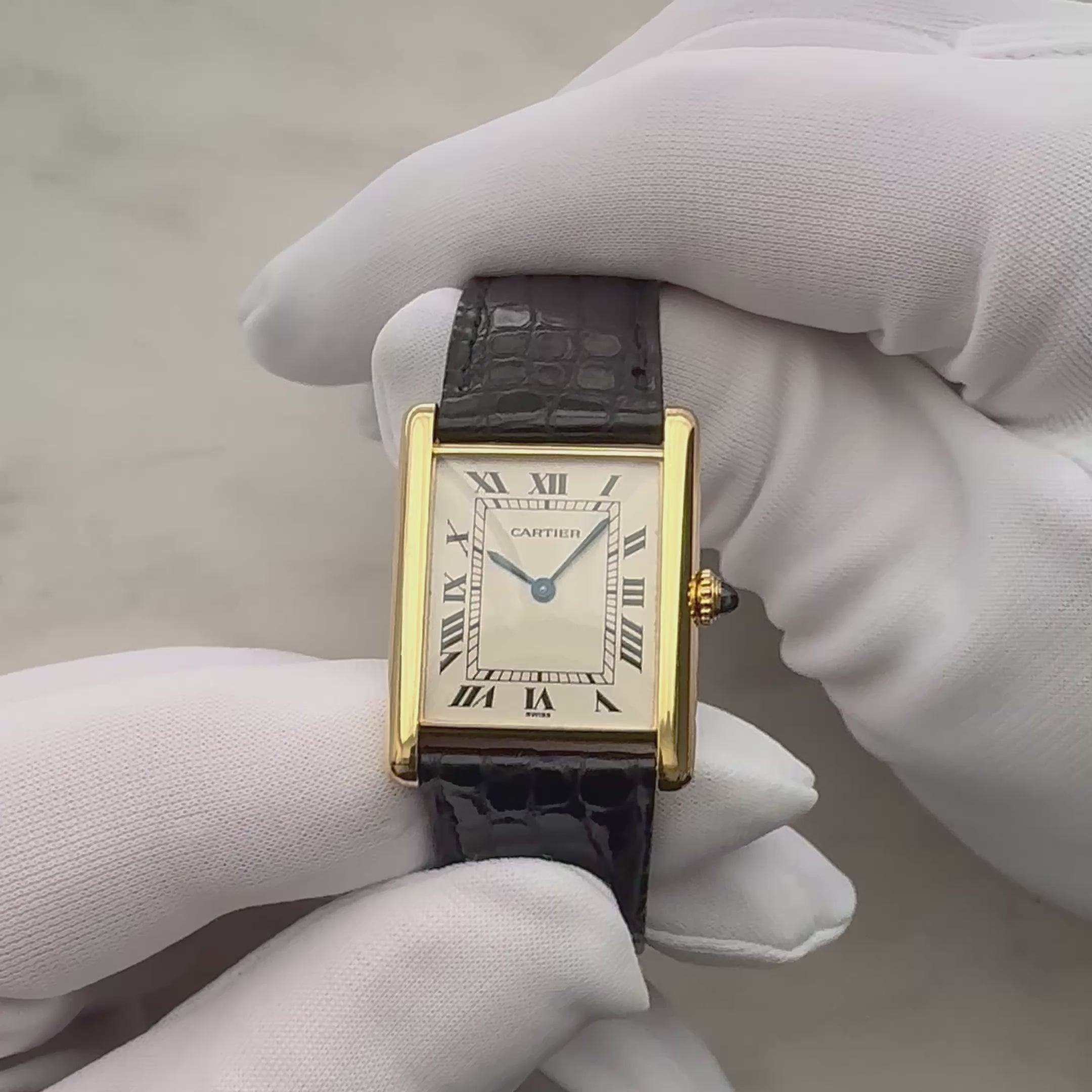 【Cartier】カルティエ タンクルイカルティエLM 18KYG エクストラフラット カルティエコンプリートサービス済み 純正18金製Dバックル、国際保証書付き